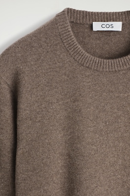 SEAMLESS PURE CASHMERE CREW-NECK SWEATER — DARK UNDYED 2
