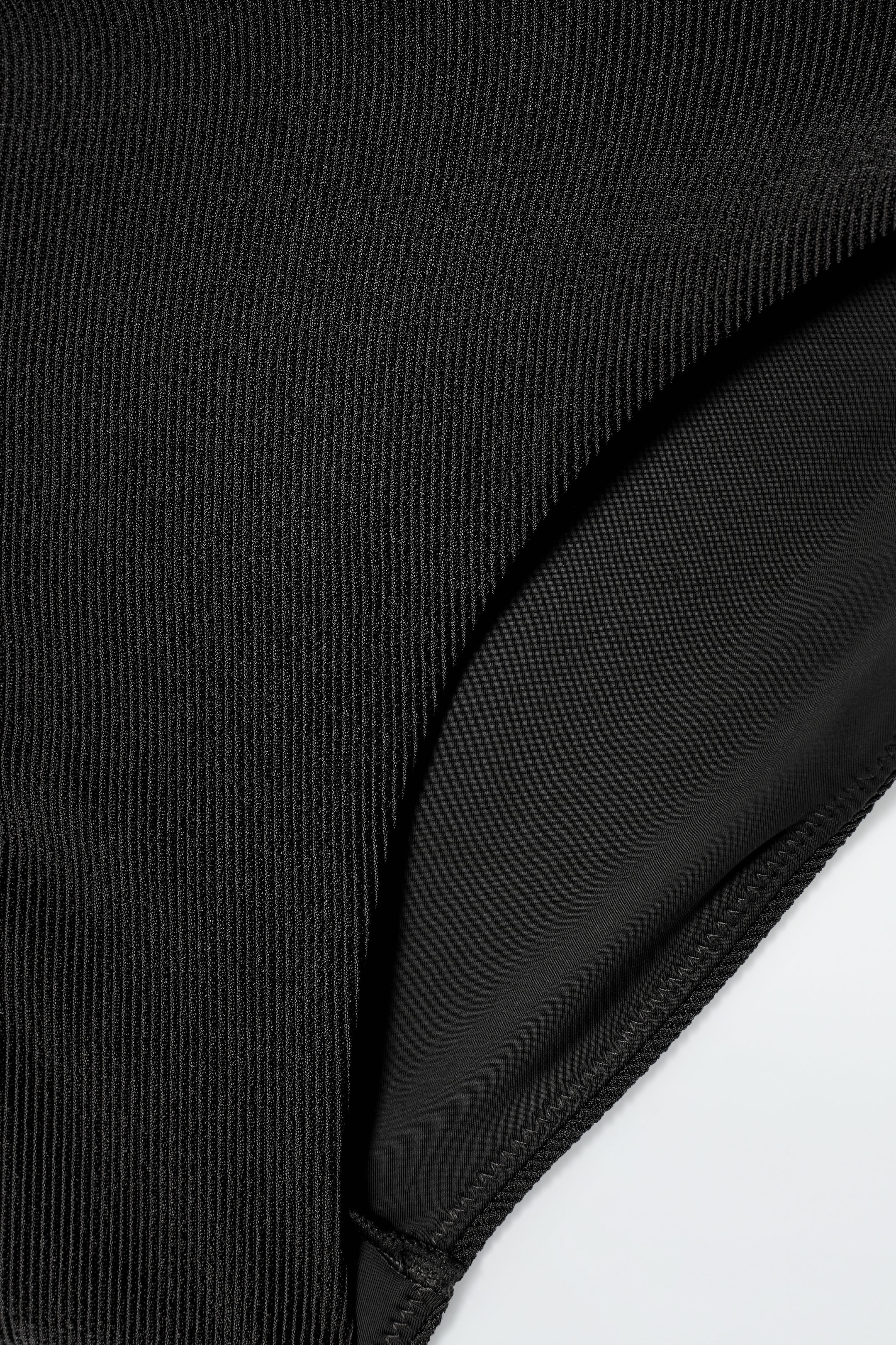 StillMedia/DescriptiveDetail