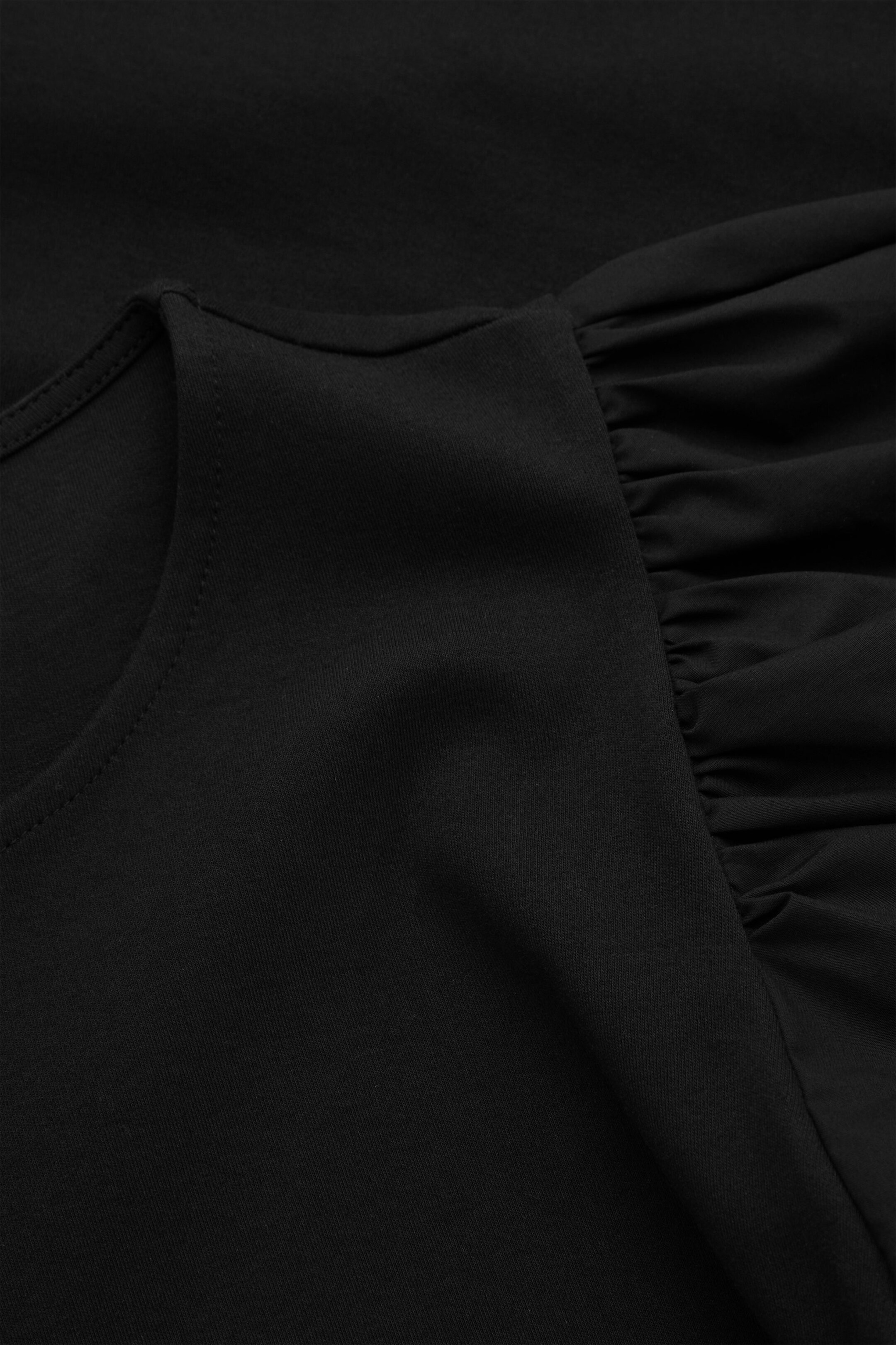 StillMedia/DescriptiveDetail