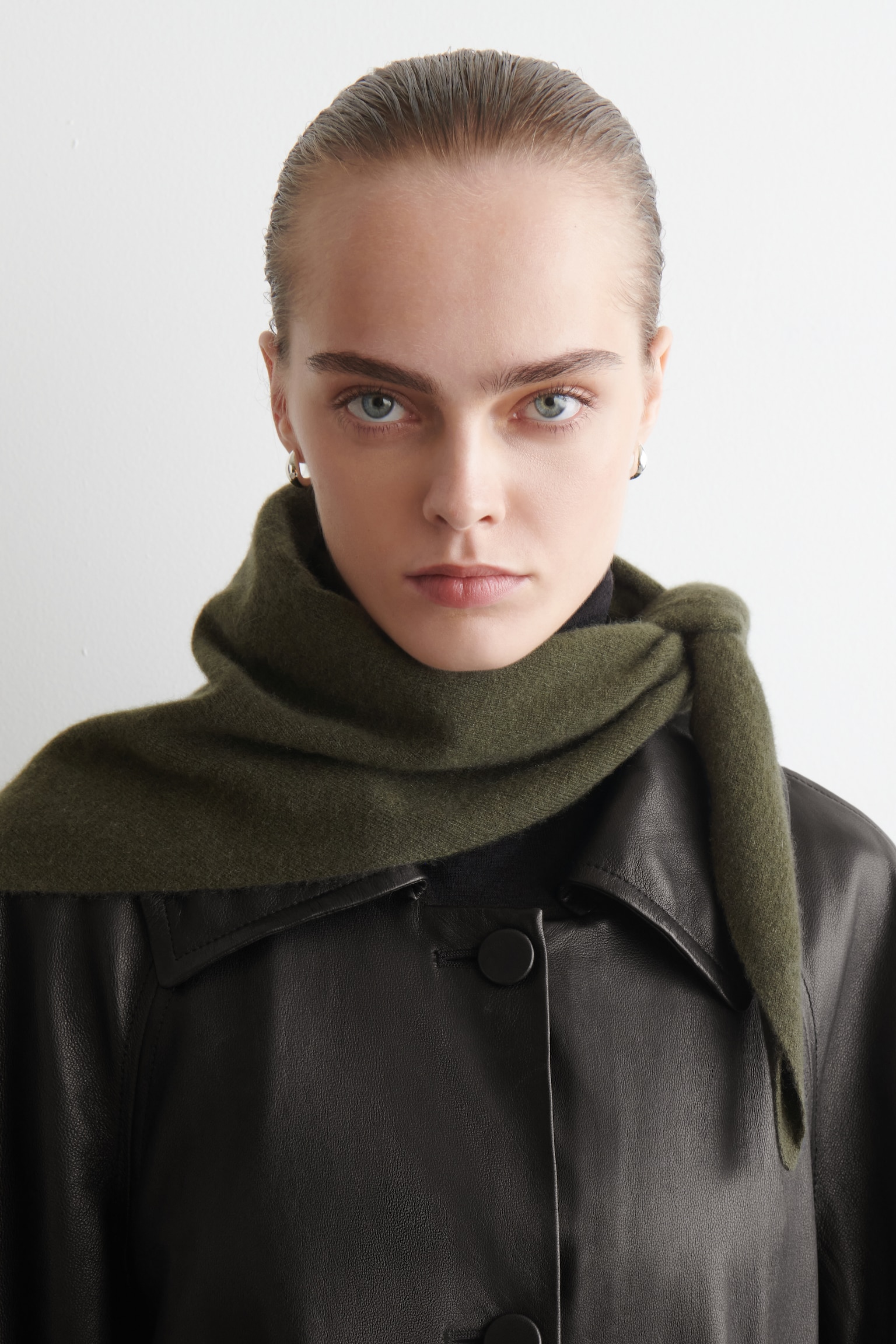 SCIARPA A TRIANGOLO IN CASHMERE - KAKI SCURO/NERO - 3