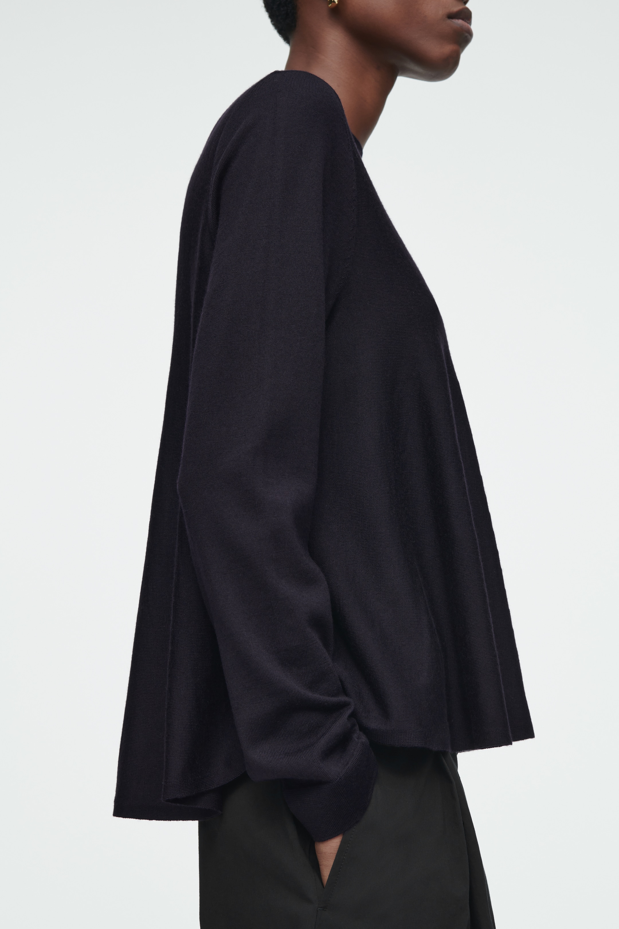 Grotere afbeelding bekijken: TRAPEZE MERINO WOL TRUI - MARINEBLAUW - DAMES | H&M BE 3