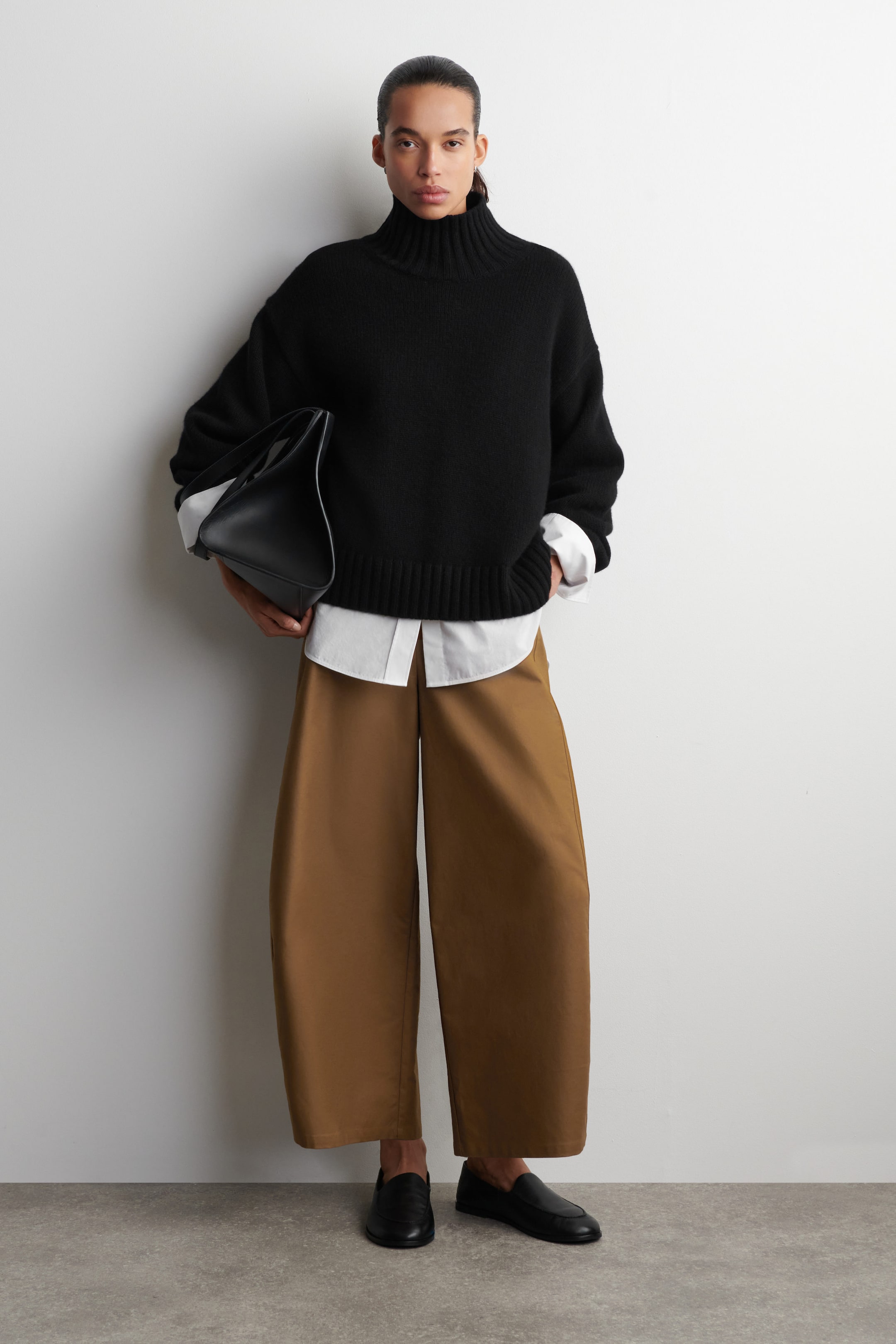 CROPPED BARREL-LEG COTTON TROUSERS