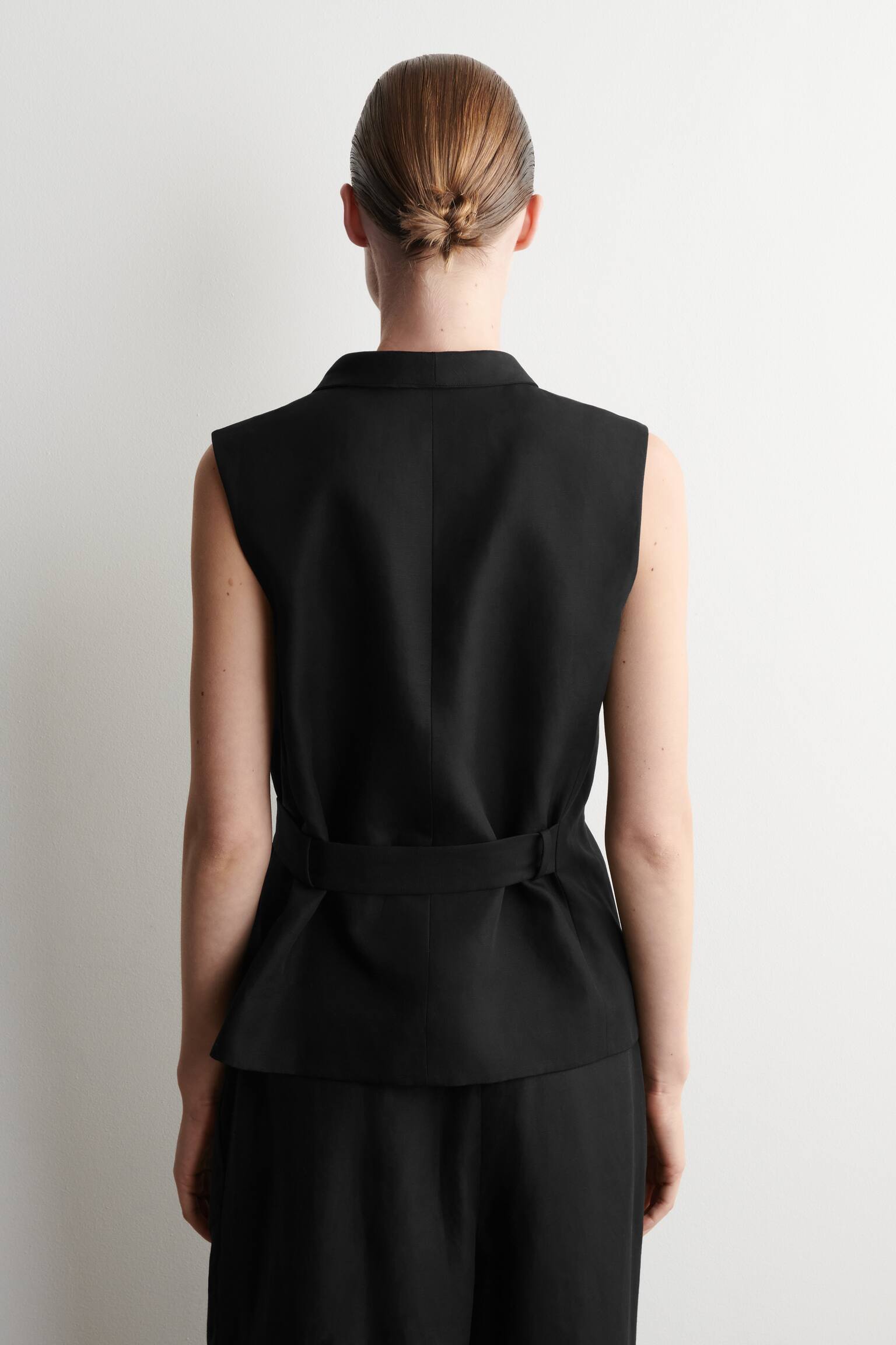 GILET IN MISTO LINO CON COLLO A SCIALLE E CINTURA - NERO - 4