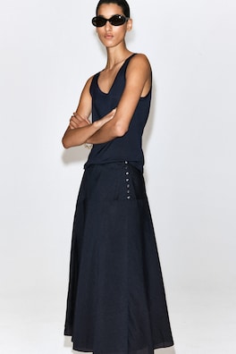BUTTON-DETAIL FLUID MIDI SKIRT — NAVY 3