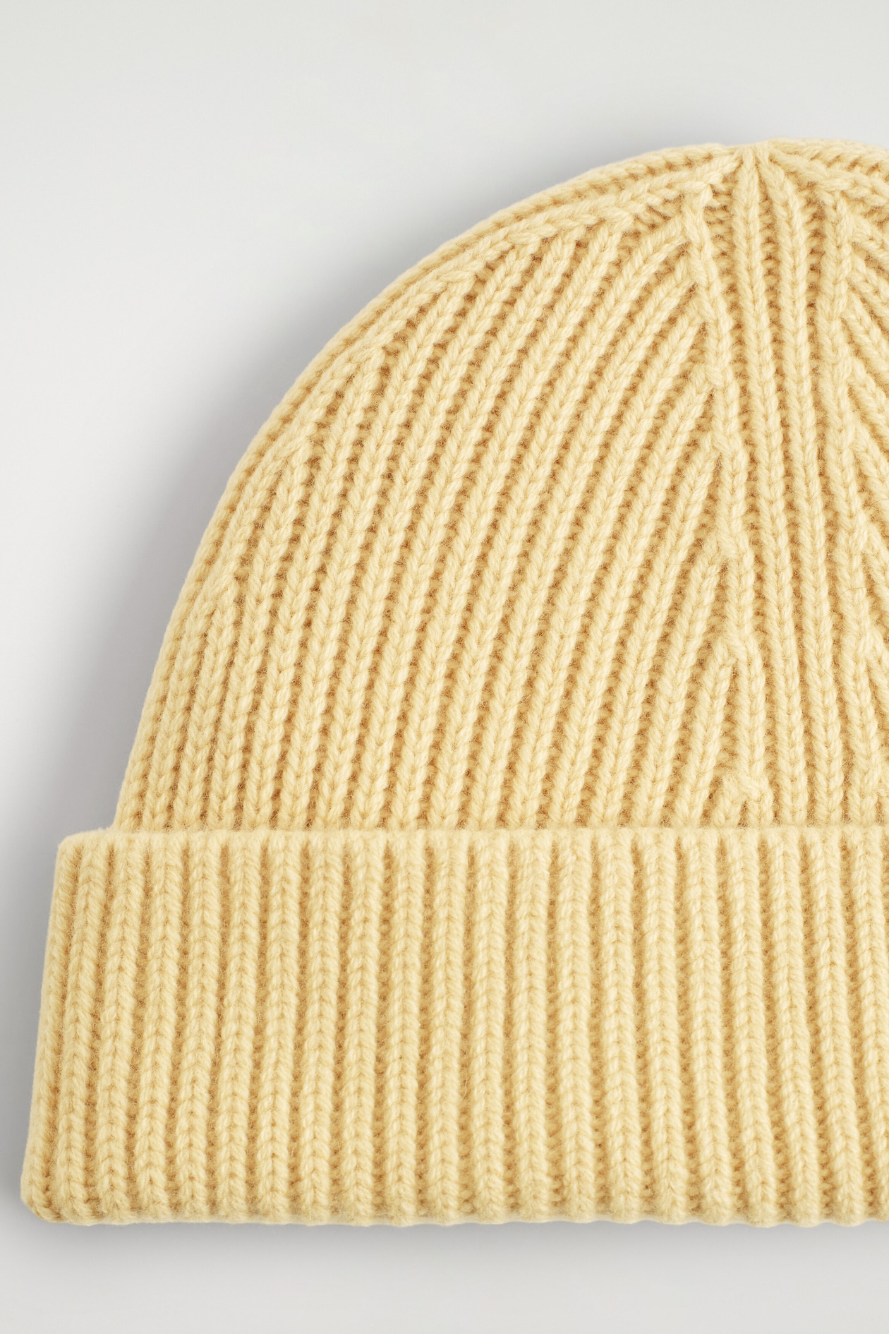 CHUNKY RIBBED WOOL BEANIE — HONEY
