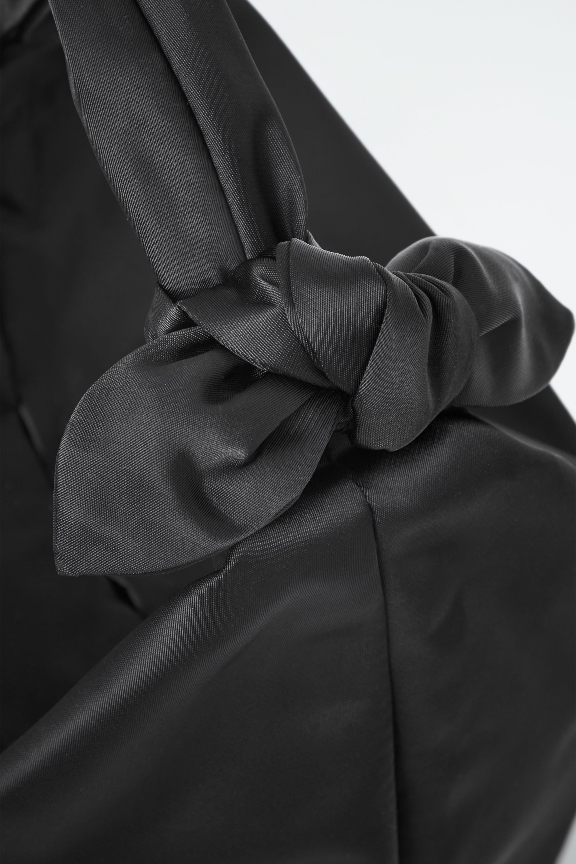HITCH MICRO GRAB BAG - NYLON - BLACK | COS