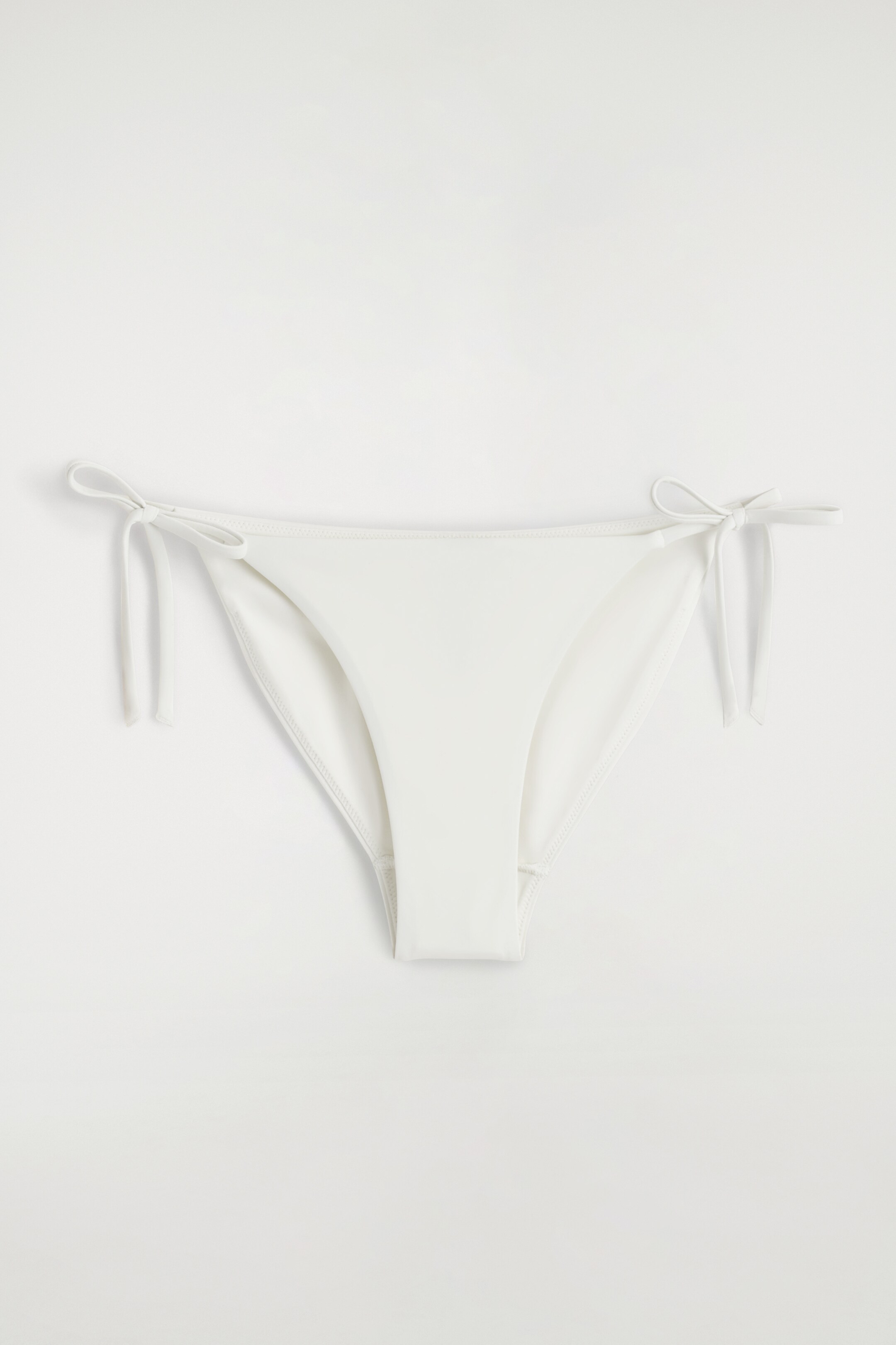 Grösseres Bild ansehen: BIKINIHOSE ZUM BINDEN - WEISS - DAMEN | H&M CH 4