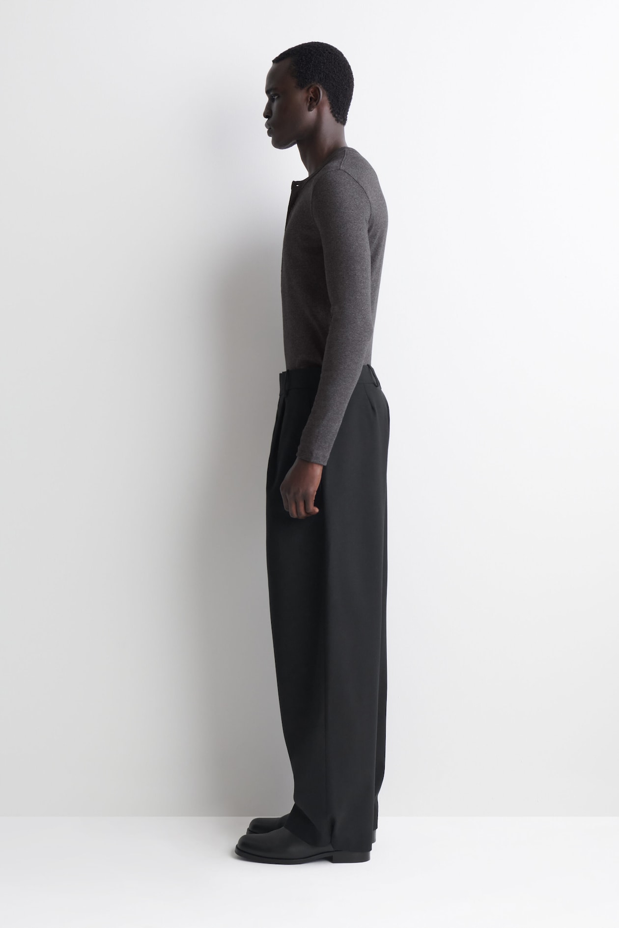 SLIM RIBBED COTTON LONG-SLEEVED HENLEY T-SHIRT — CHARCOAL MÉLANGE