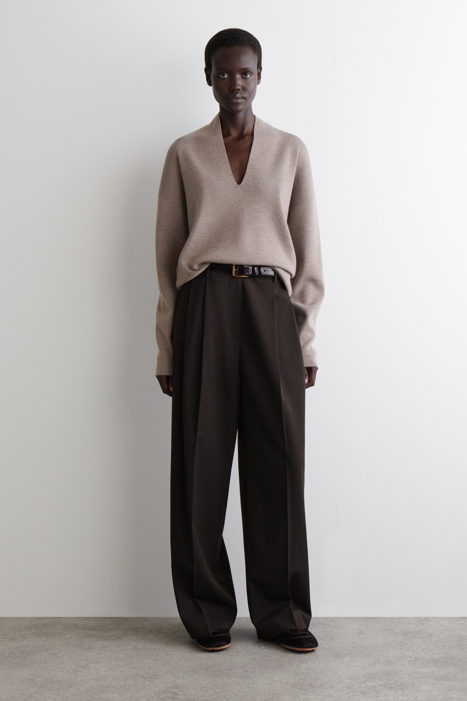 PULL À COL EN V DRAPÉ EN LAINE MÉRINOS - TAUPE CHINÉ/NOIR/BEIGE CHINÉ - 5