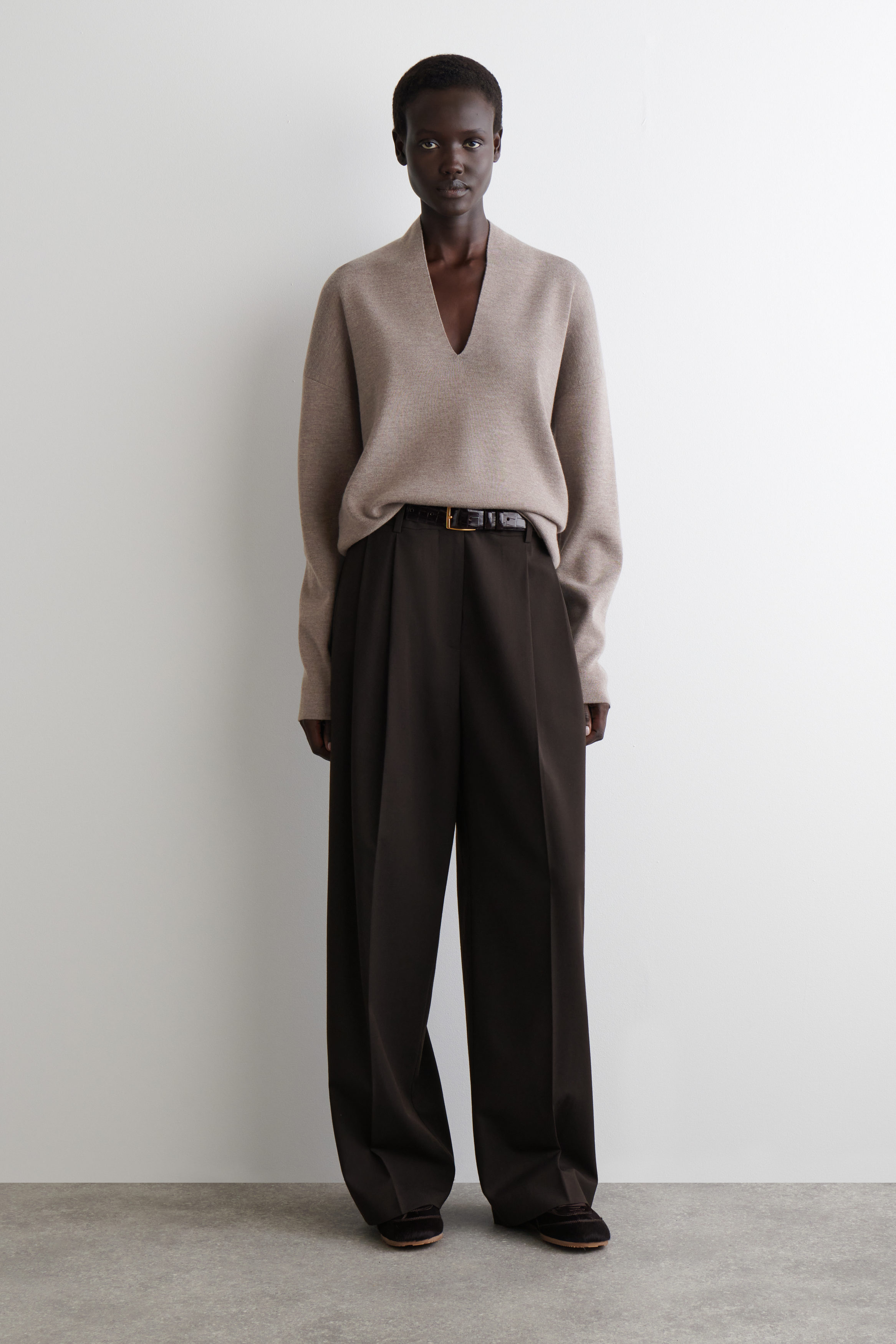 COS wool V-neck polo モーガン蔵人 DRAPED MERINO WOOL V-NECK JUMPER - MOLE MÉLANGE | COS