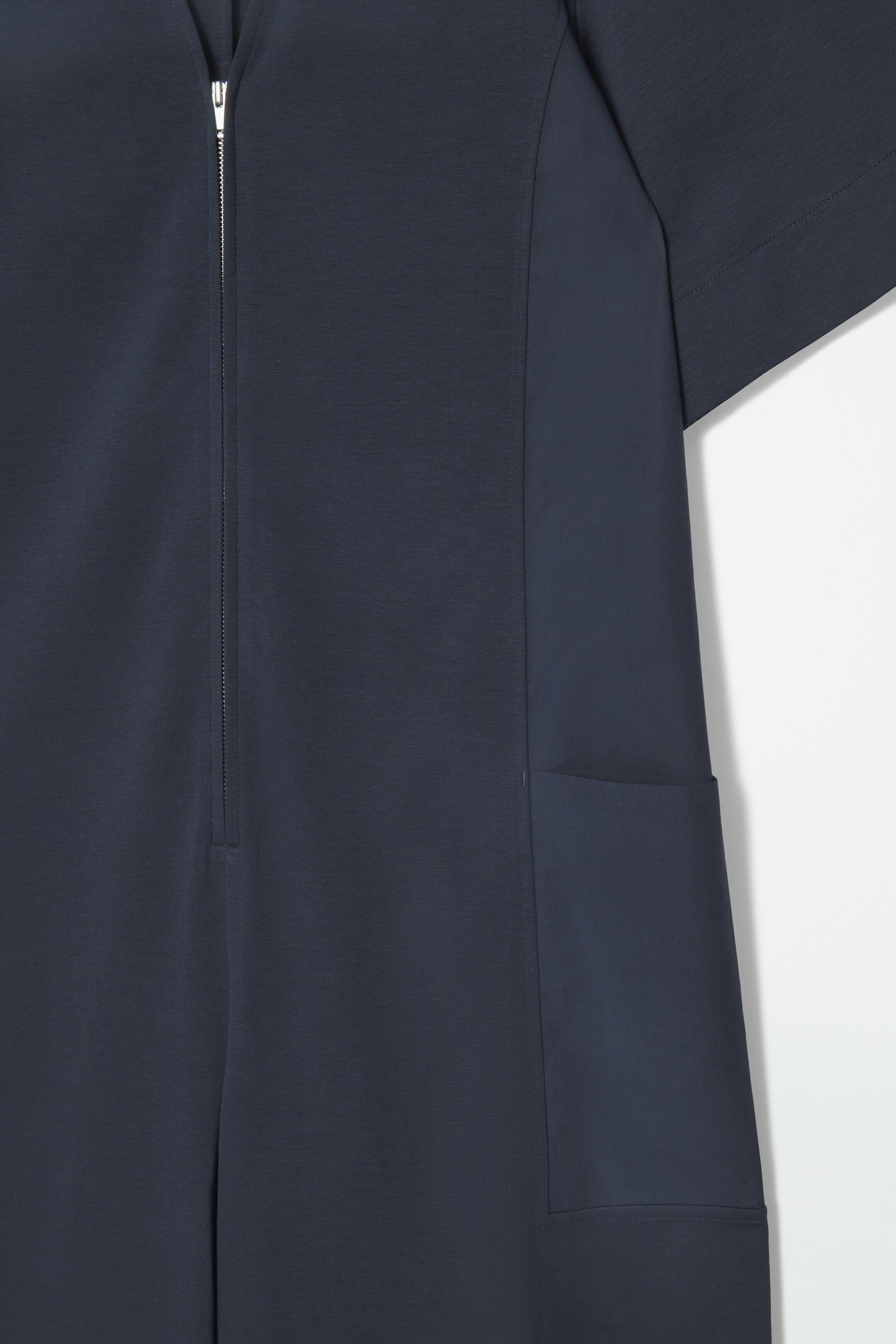 Ingrandisci l'immagine: PANELLED V-NECK JUMPSUIT - NAVY - DONNA | H&M CH 2