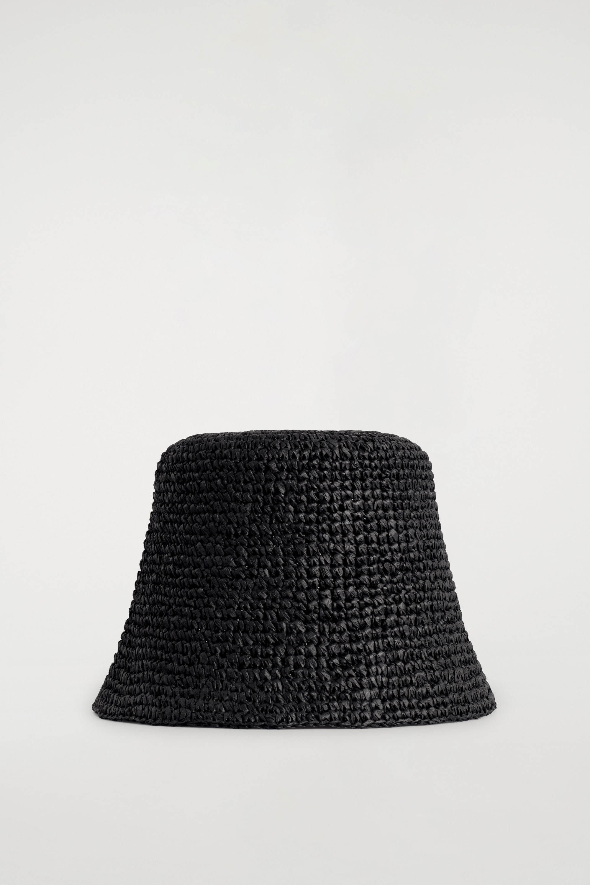 CHAPEAU SEAU SCULPTÉ EN PAILLE - NOIR/BEIGE