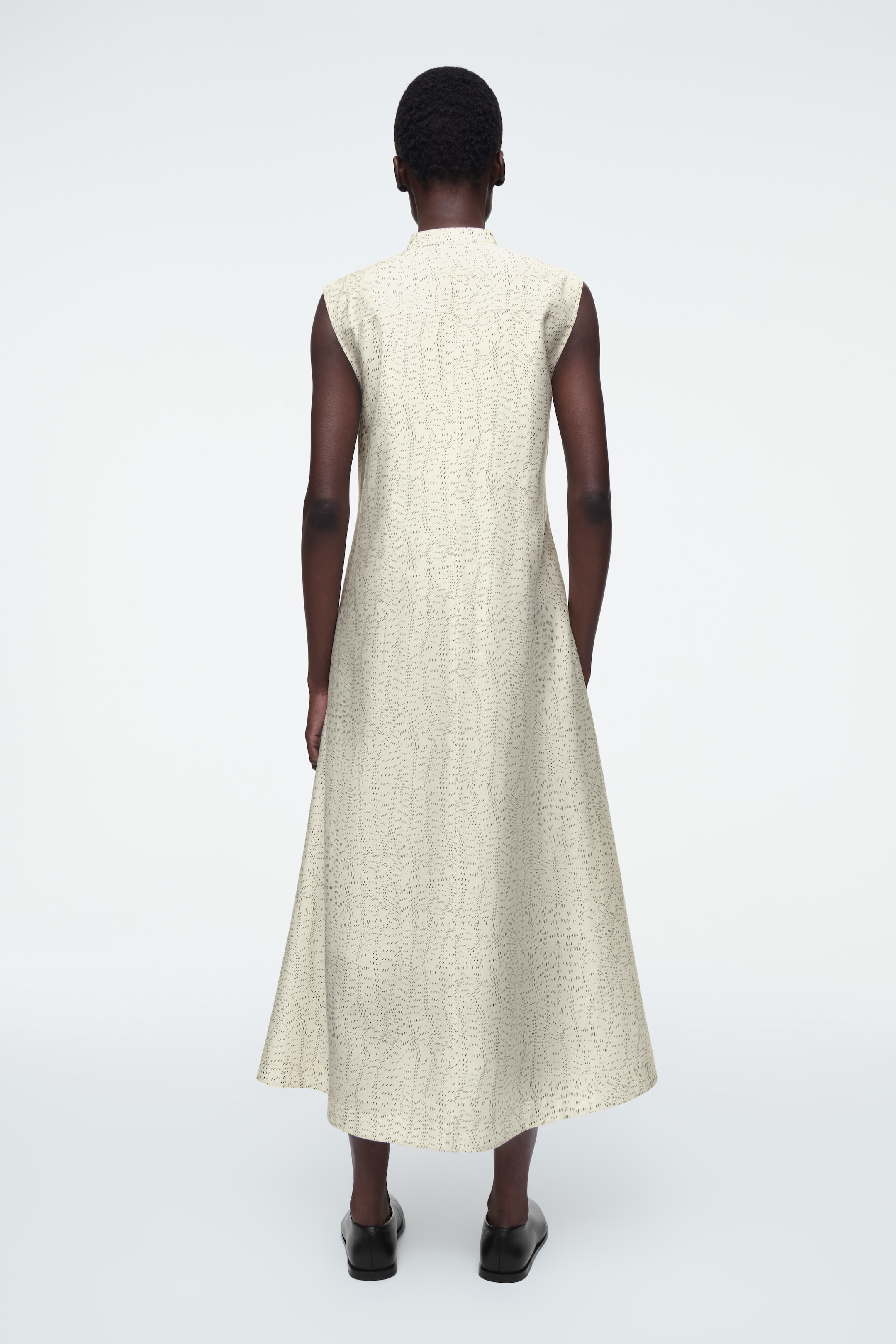 Grotere afbeelding bekijken: Gedrukte vloeiende midi-jurk met strikceintuur - Champagne / Gedrukt - DAMES | H&M BE 4