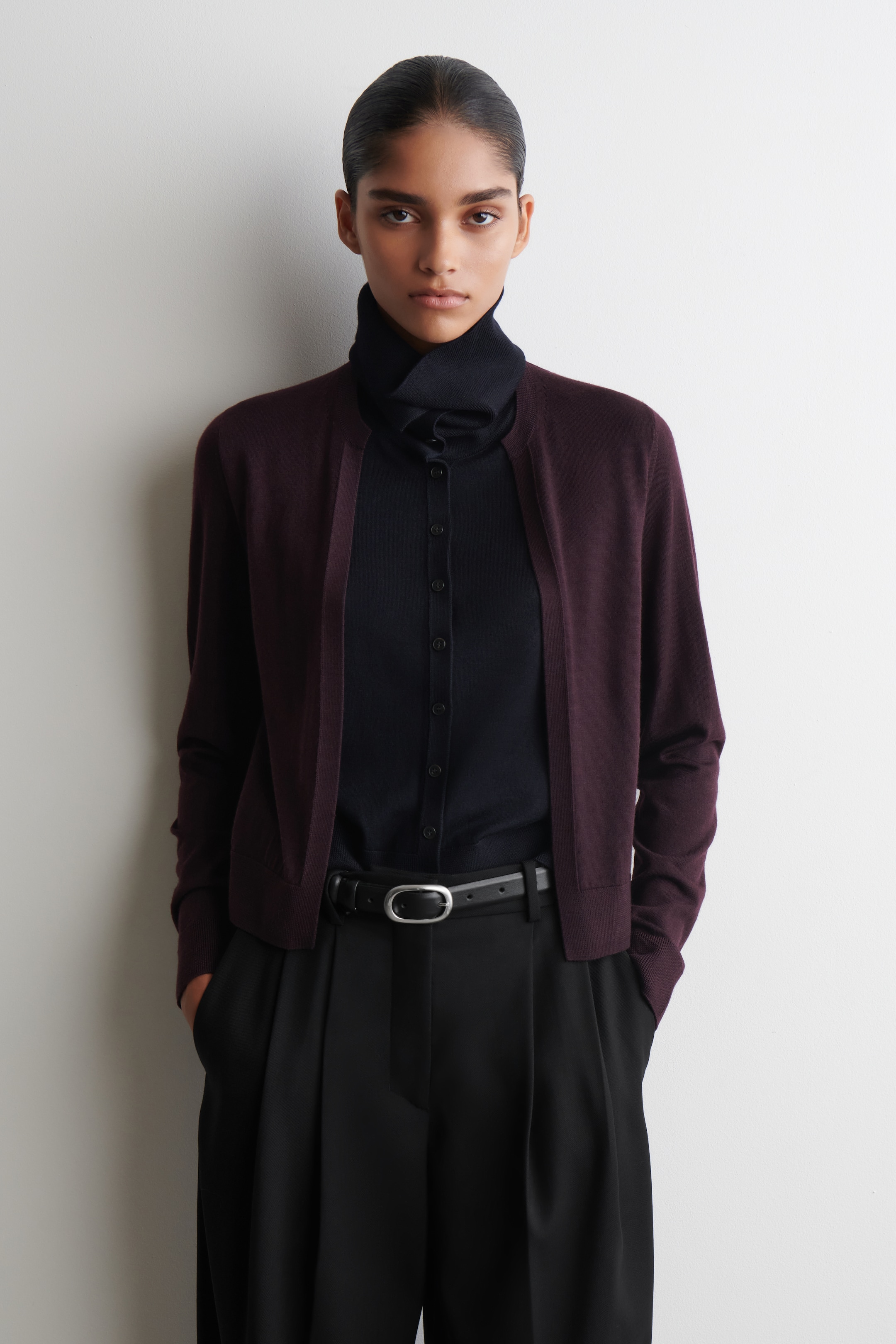 Ingrandisci l'immagine: LAYERED MERINO WOOL HIGH-NECK CARDIGAN - BORDEAUX / NAVY - DONNA | H&M CH 1