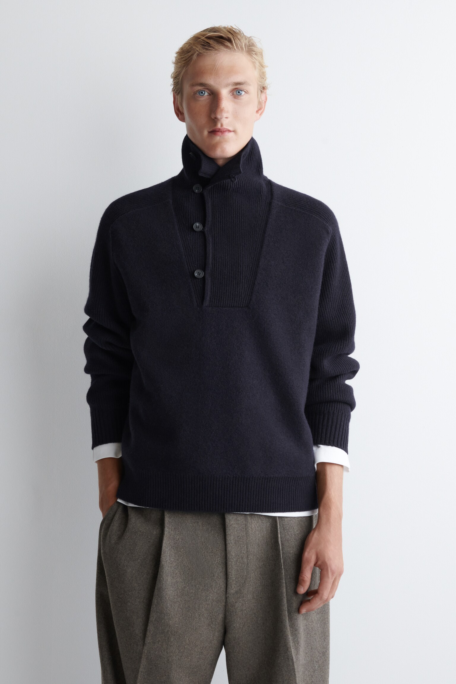 PANELLED MERINO WOOL FUNNEL-NECK JUMPER - NAVY - 2