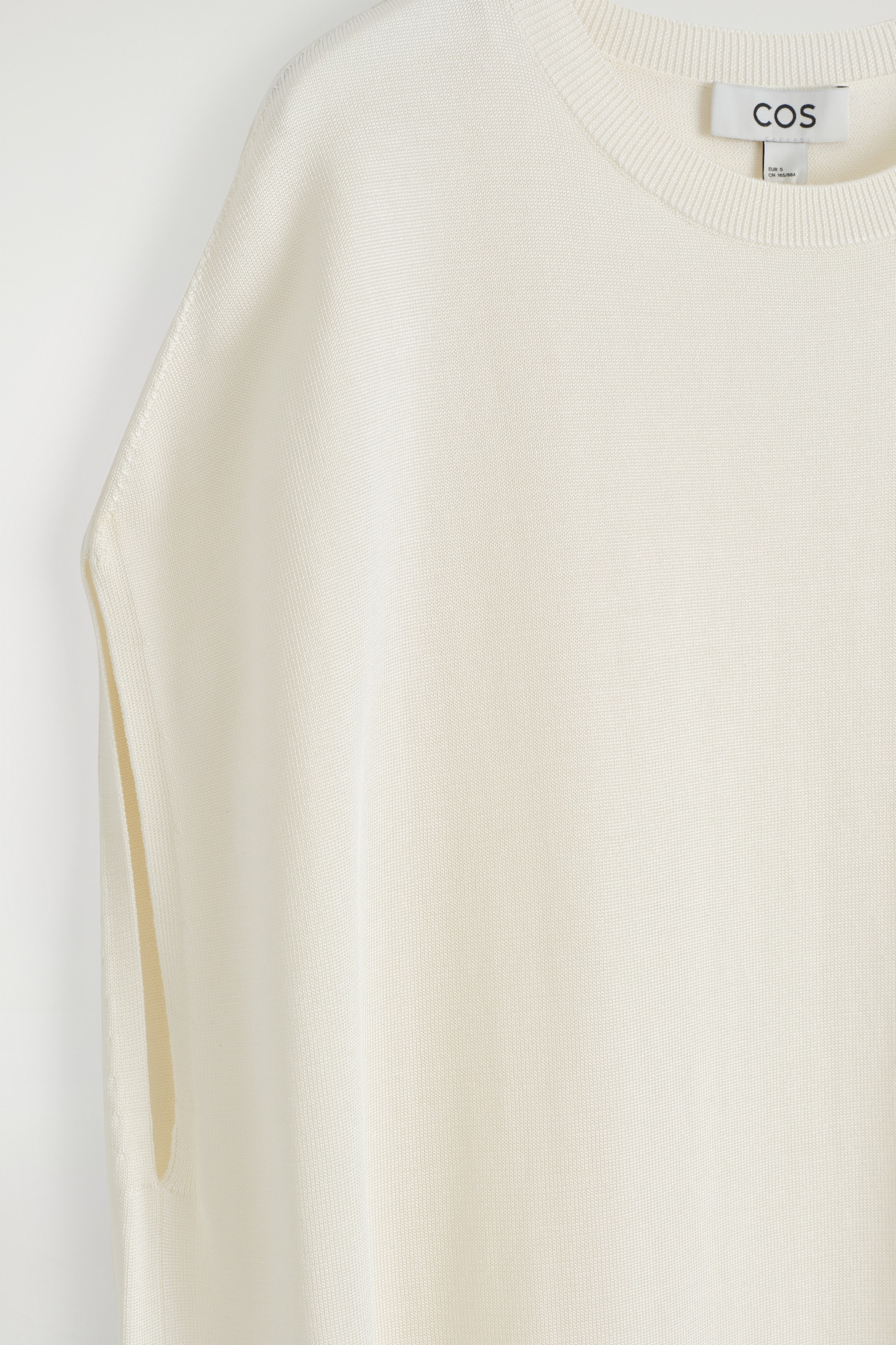 RUND GESCHNITTENES STRICKKLEID - WEISS/SCHWARZ - 7