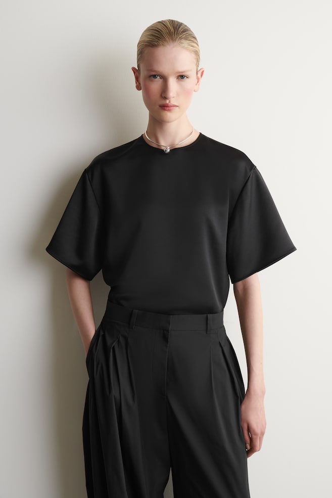 SATYNOWY T-SHIRT OVERSIZE - CZARNY - 1