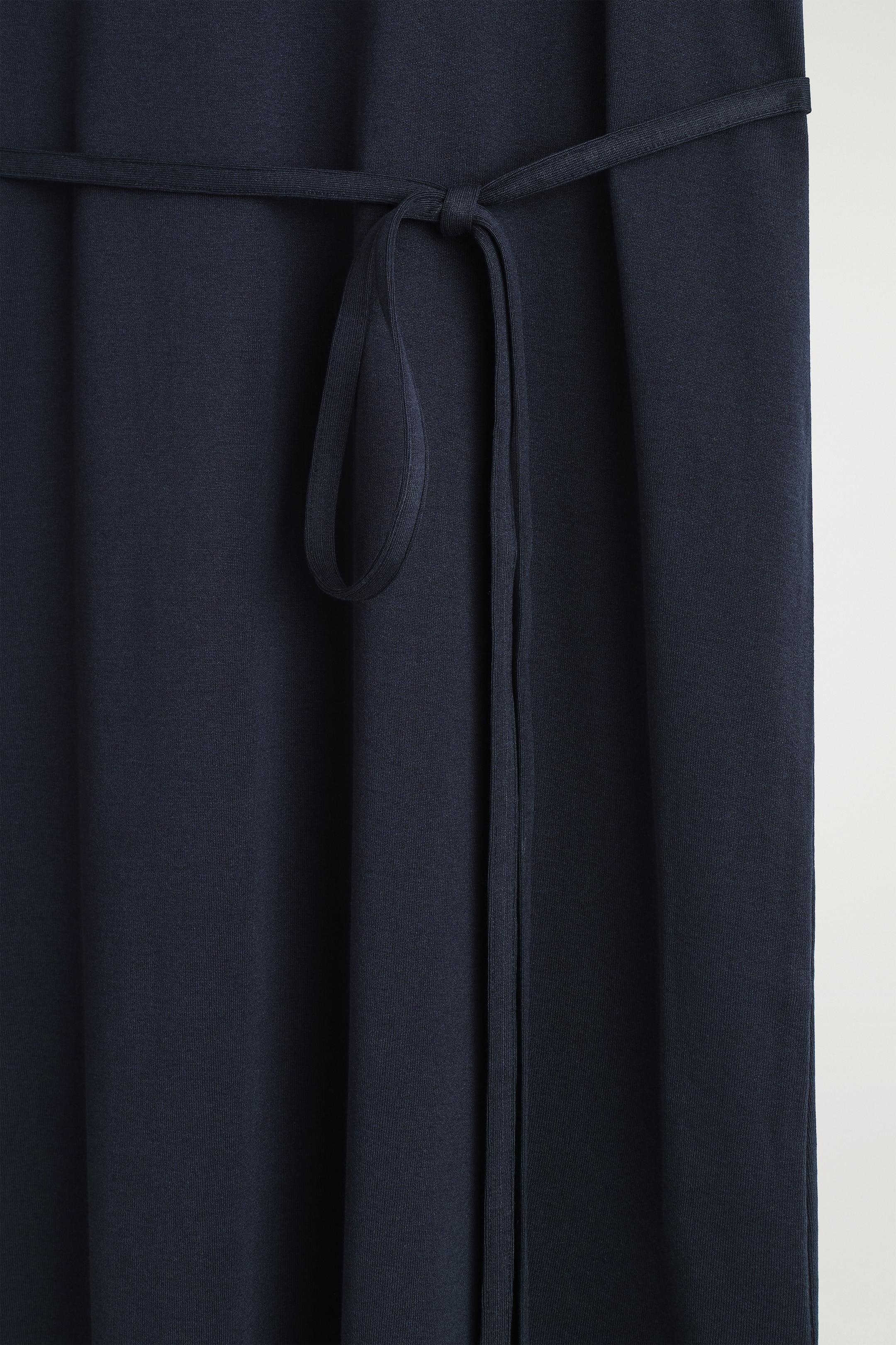 Agrandir l'image: ROBE T-SHIRT MIDI CEINTURÉE - BLEU MARINE - FEMME | H&M BE 7