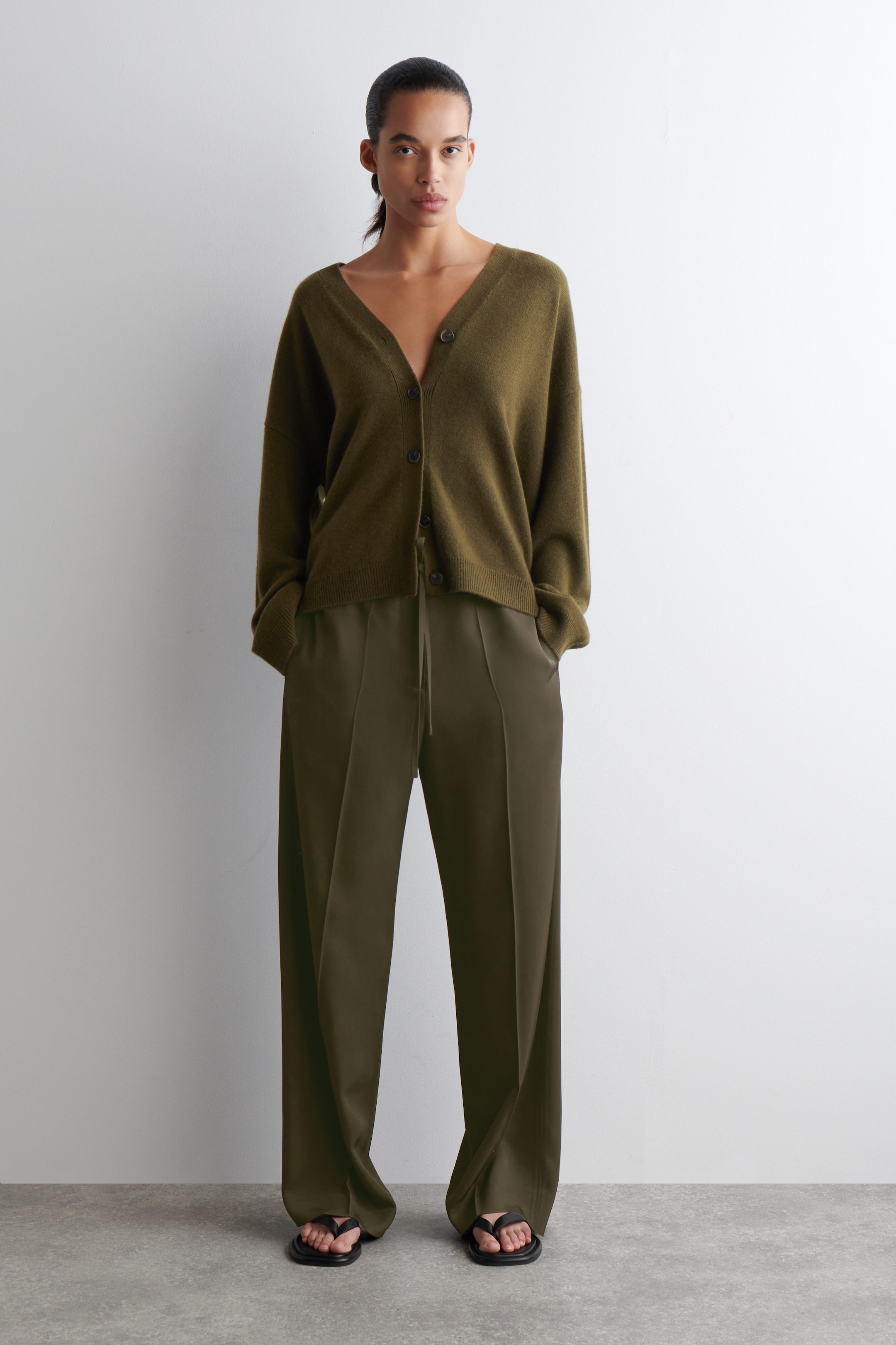 CASHMERE V-NECK CARDIGAN