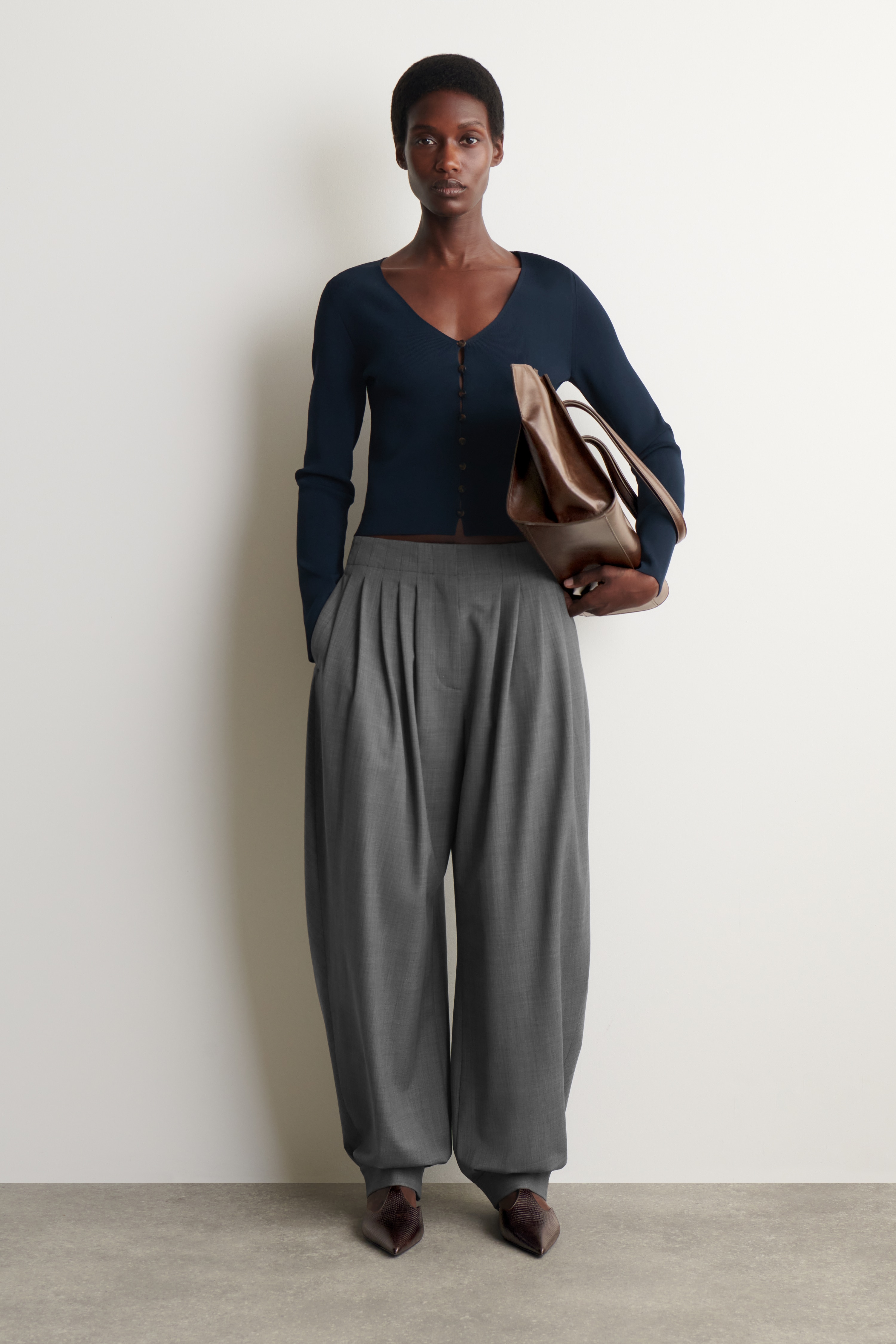 CARDIGAN TRICOTAT MINIMALIST CU DECOLTEU ÎN V - FILDEȘ - FEMEI