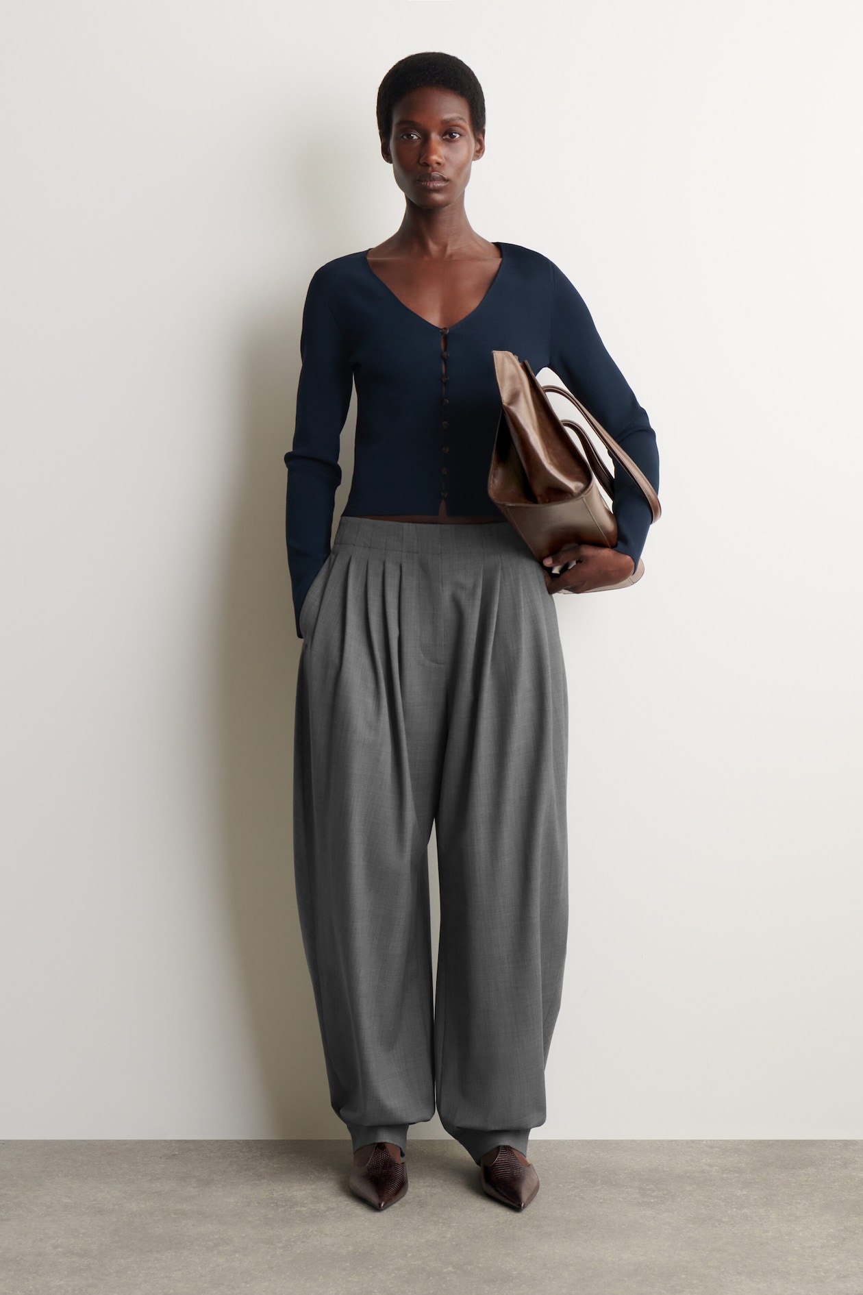 MINIMAL KNITTED V-NECK CARDIGAN — NAVY