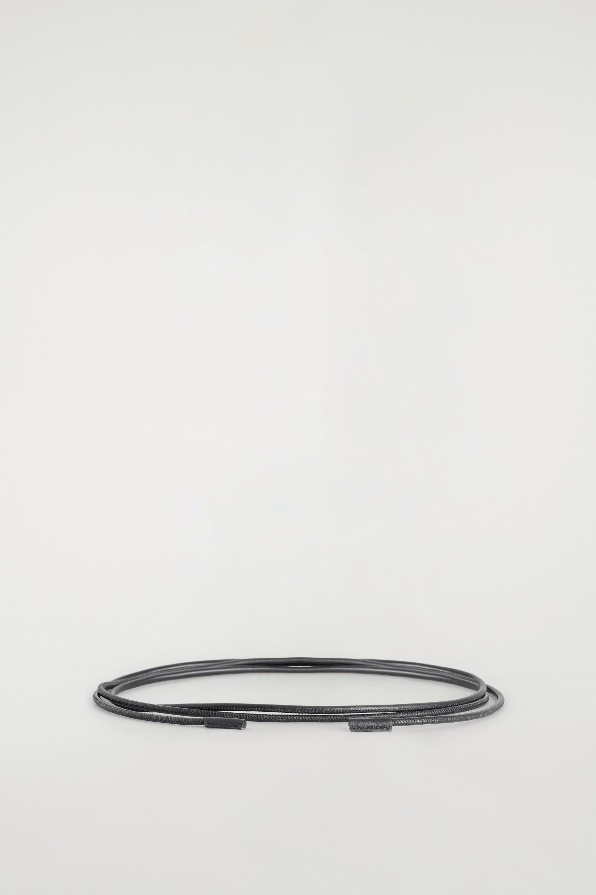 LEATHER ROPE BELT - BLACK | COS US