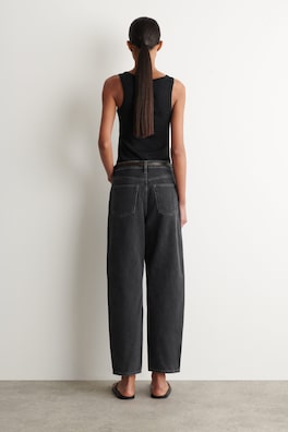 ARCH TAPERED JEANS — BLACK 4