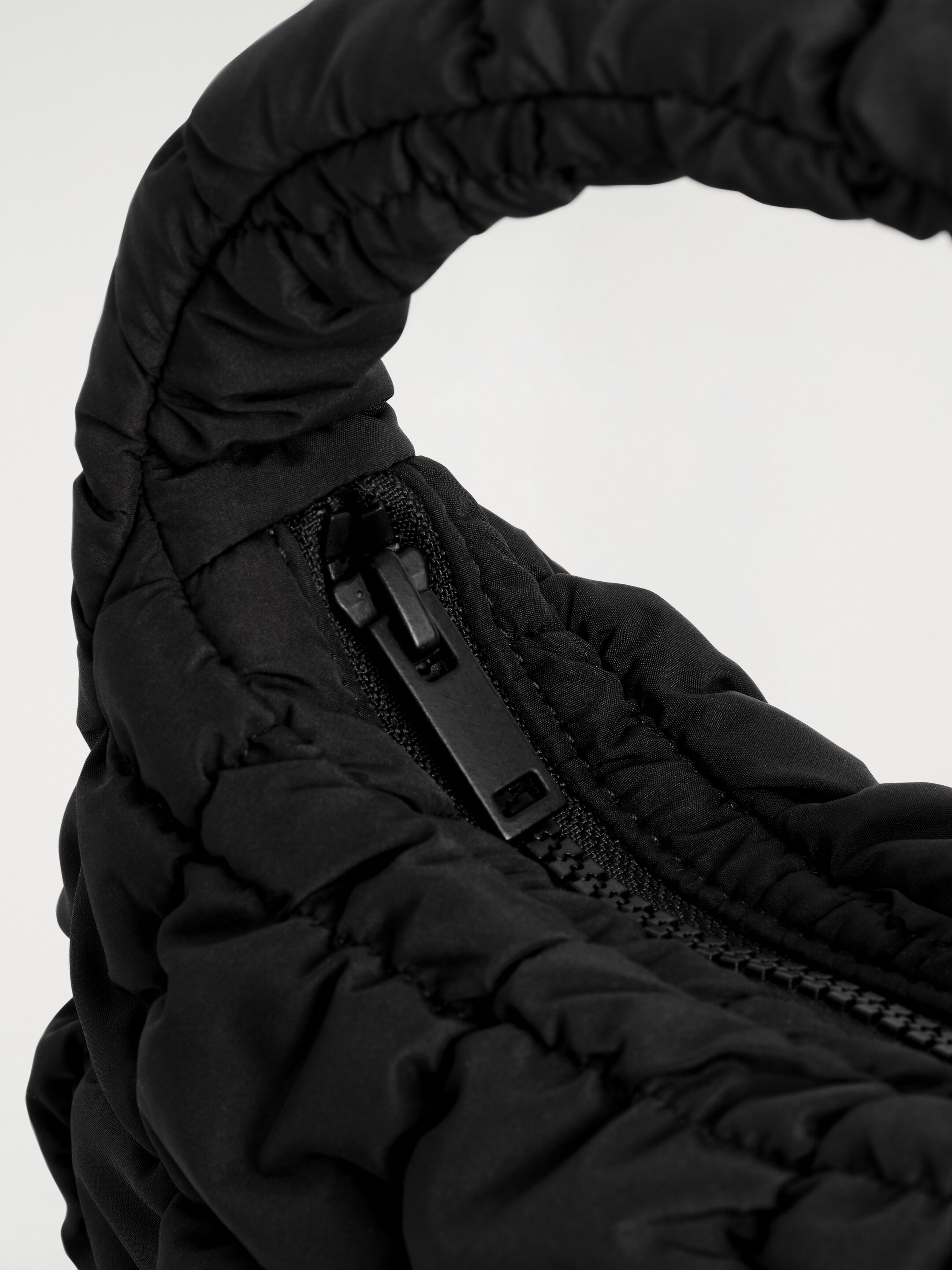 Grösseres Bild ansehen: GESTEPPTE MINI-TASCHE - SCHWARZ - DAMEN | H&M CH 14