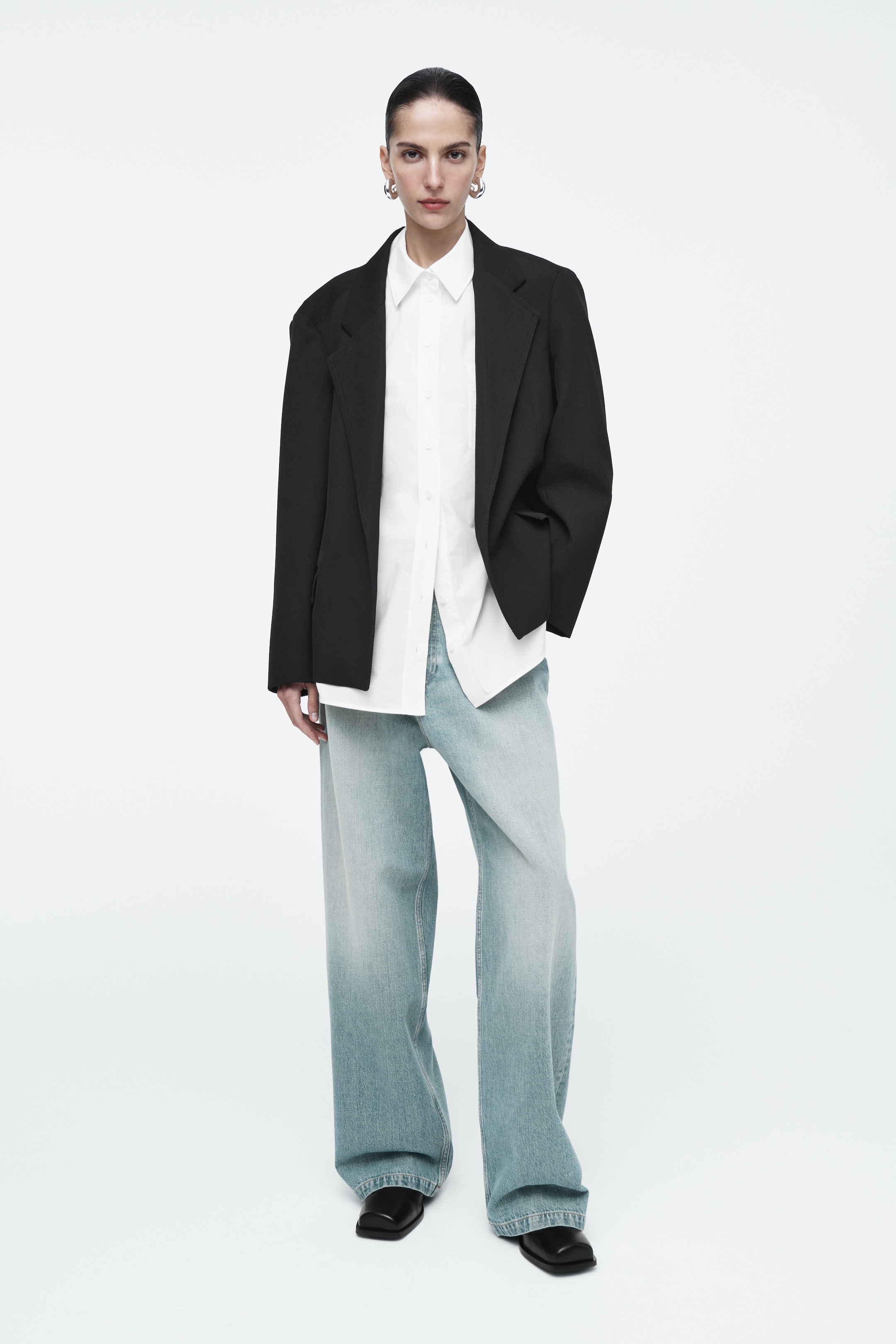Grösseres Bild ansehen: OVERSIZED-BLAZER MIT MARKANTER SCHULTERPARTIE - SCHWARZ - DAMEN | H&M CH 2