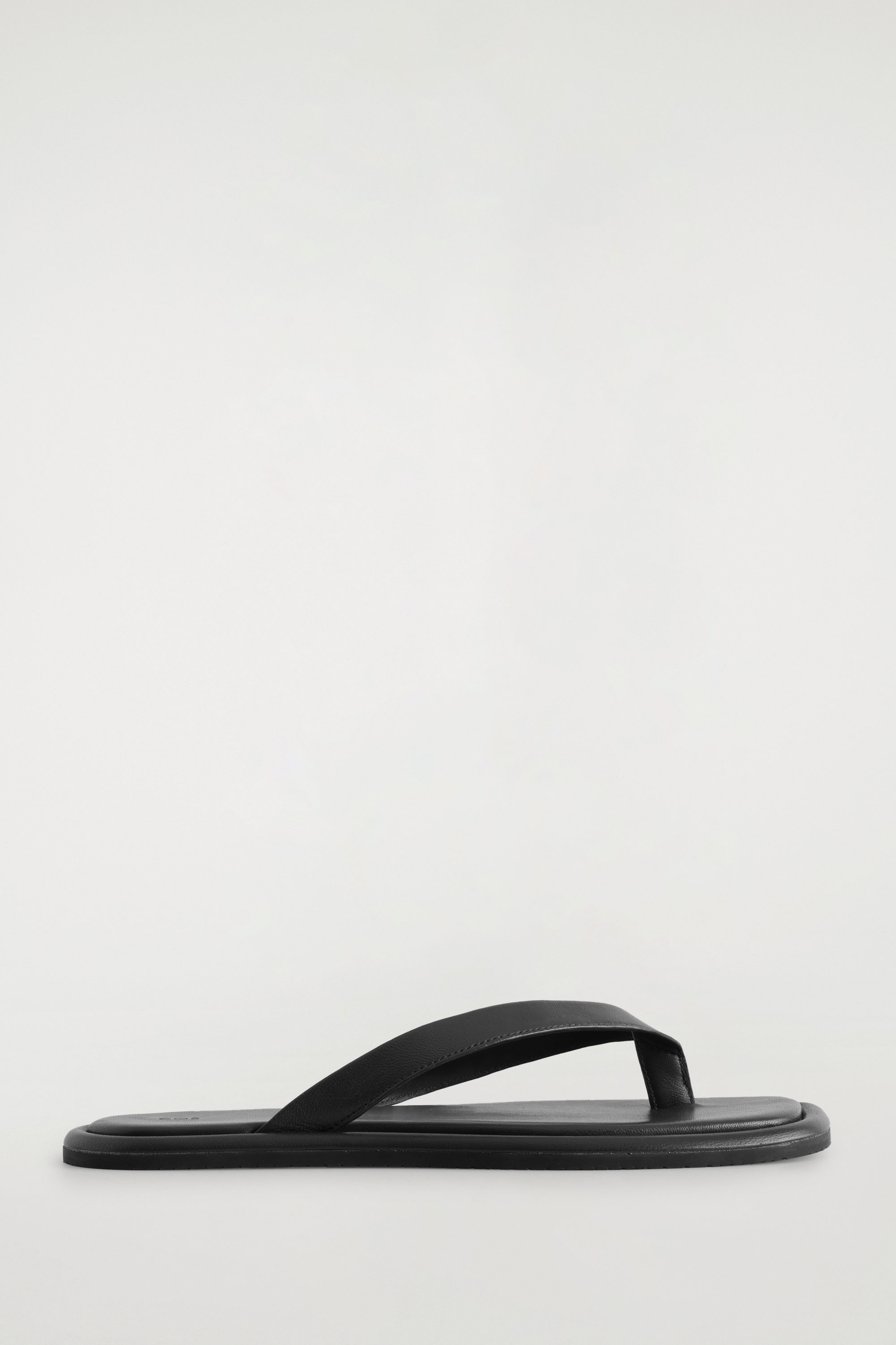 LEATHER FLIP FLOPS - BLACK | COS