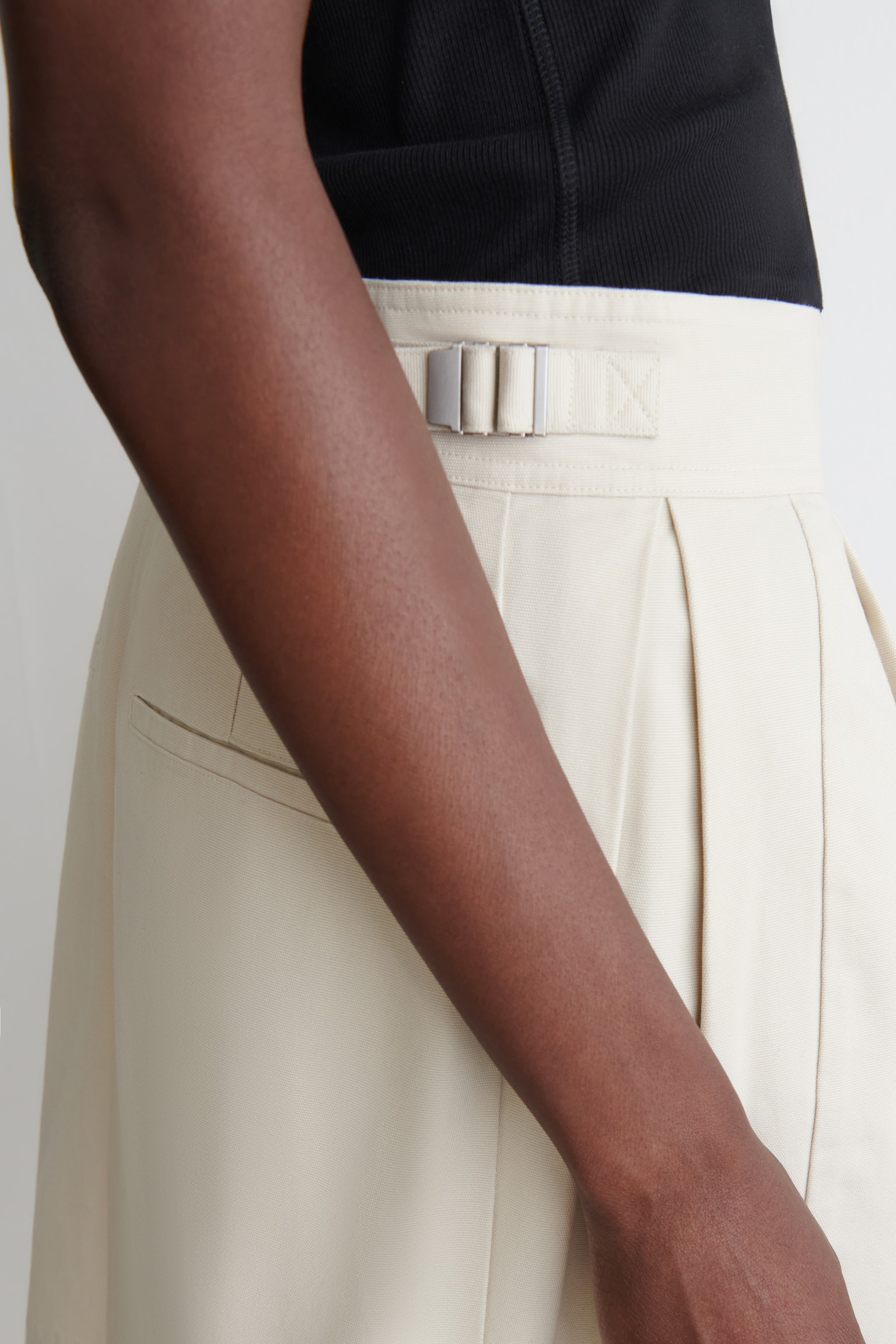 PLEATED BUCKLE-DETAIL MINI SKIRT - LIGHT BEIGE - 6