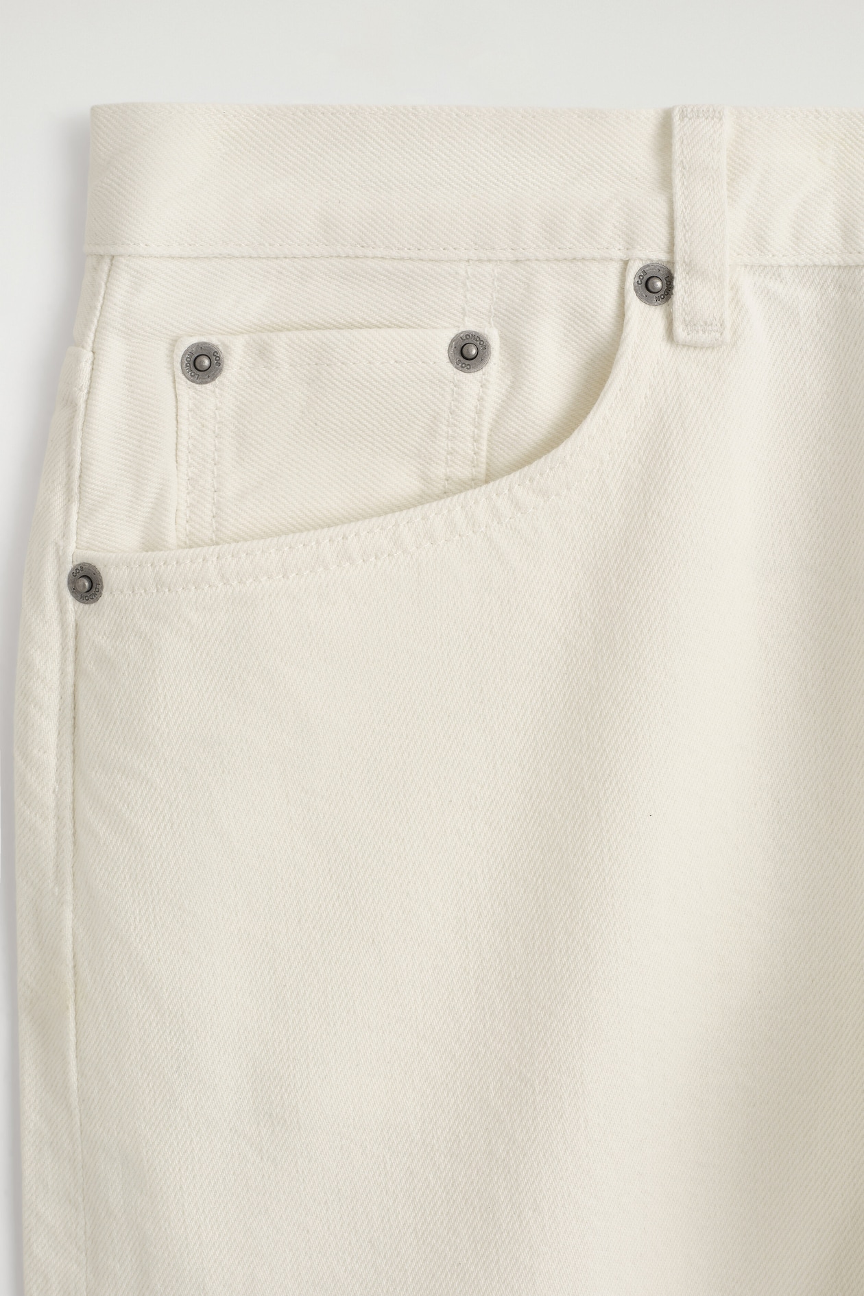 FOLDED CURVED-LEG TURN-UP JEANS — WHITE