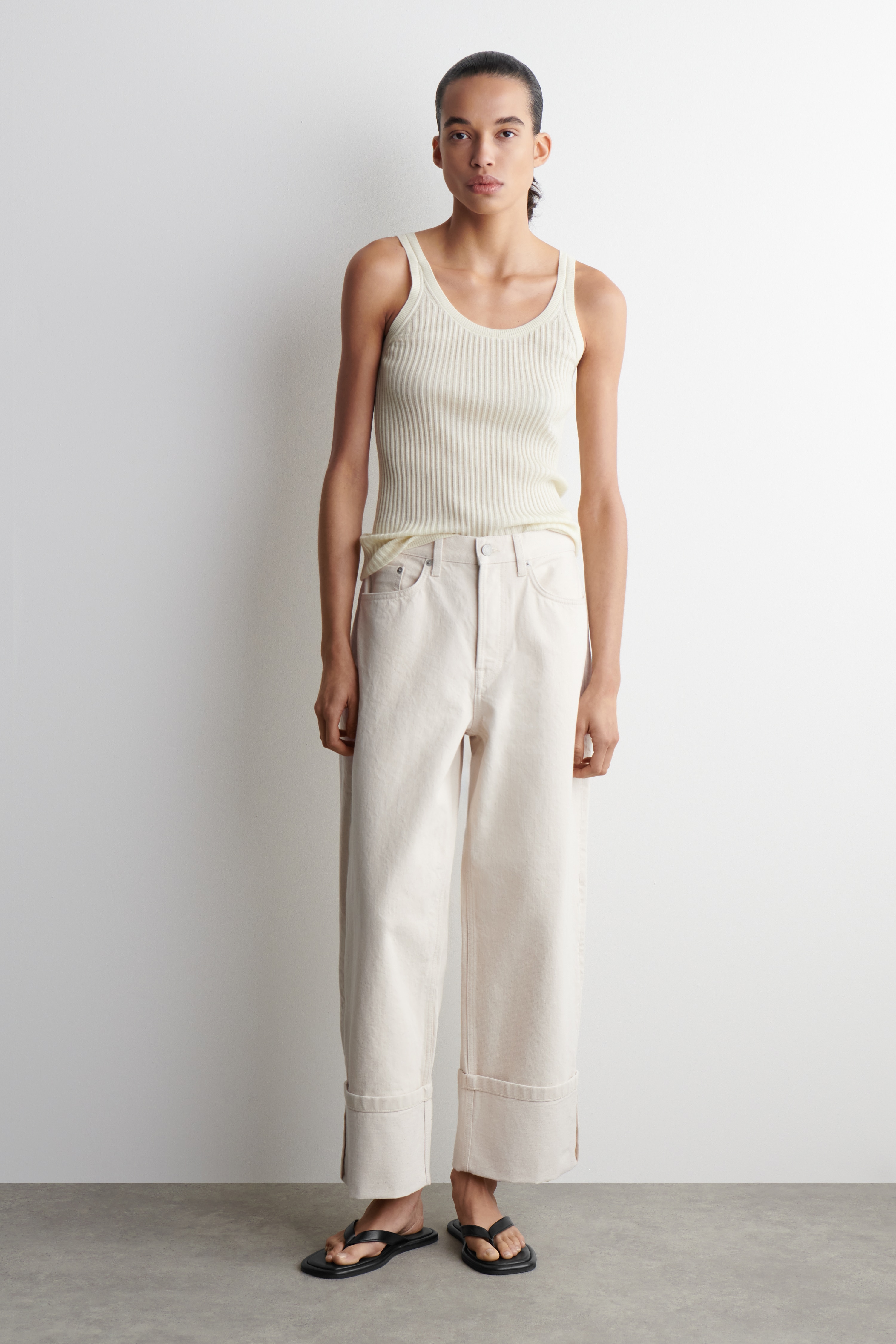 JEANSY „FACADE” Z PODWINIĘTYMI NOGAWKAMI - ÉCRU/SUROWY INDYGO