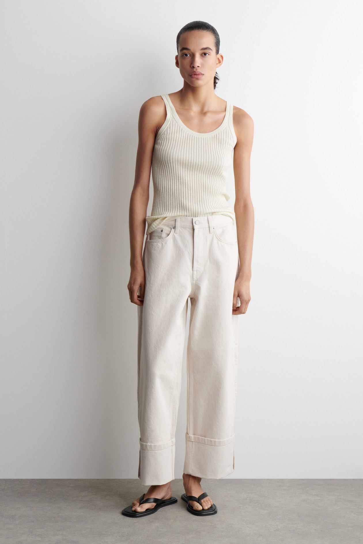 JEAN DROIT À REVERS FACADE - ÉCRU | COS FR