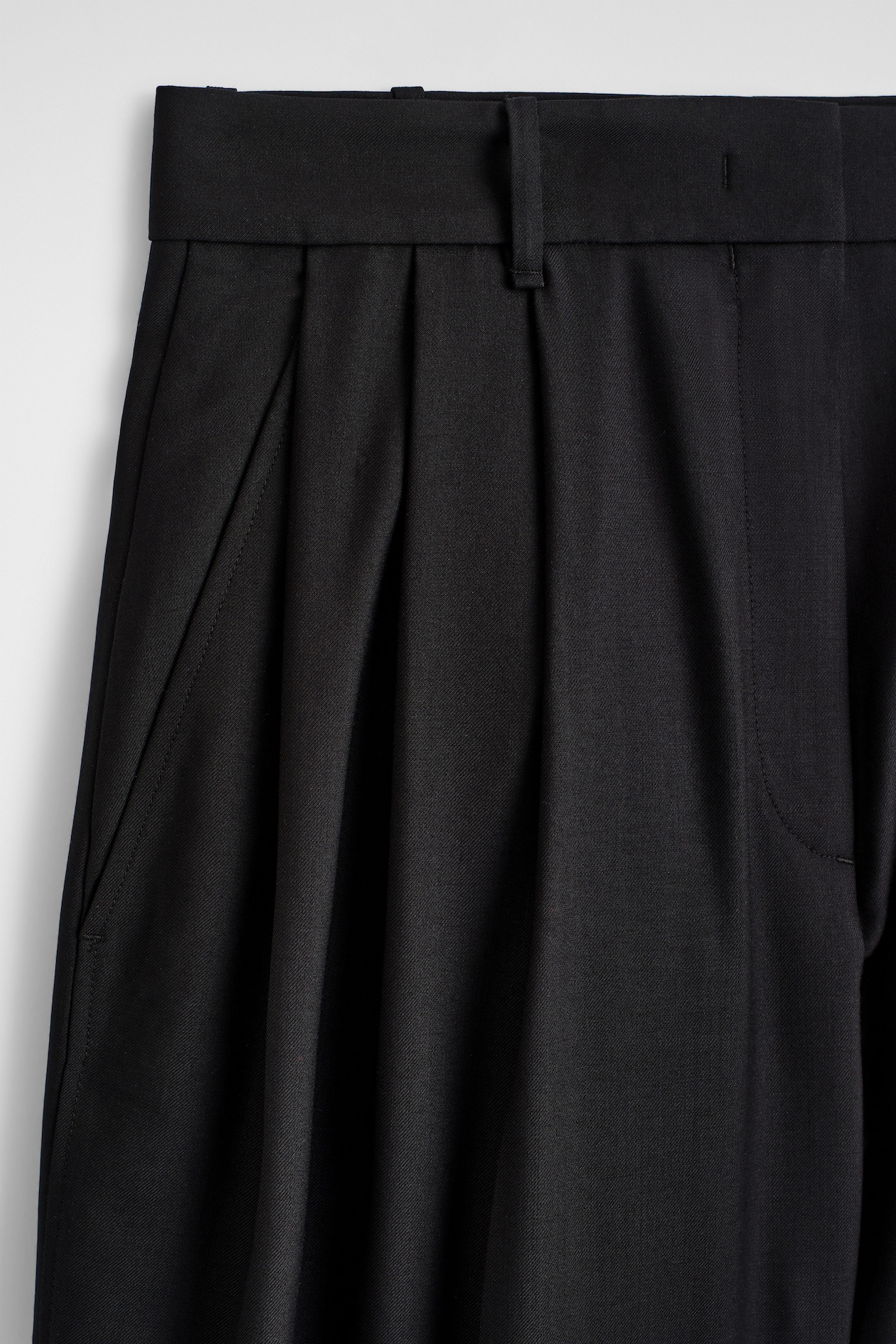 PLEATED WOOL-BLEND TULIP TROUSERS — BLACK