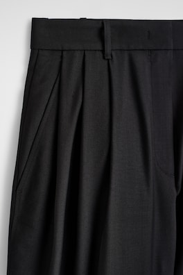 PLEATED WOOL-BLEND TULIP TROUSERS — BLACK 7