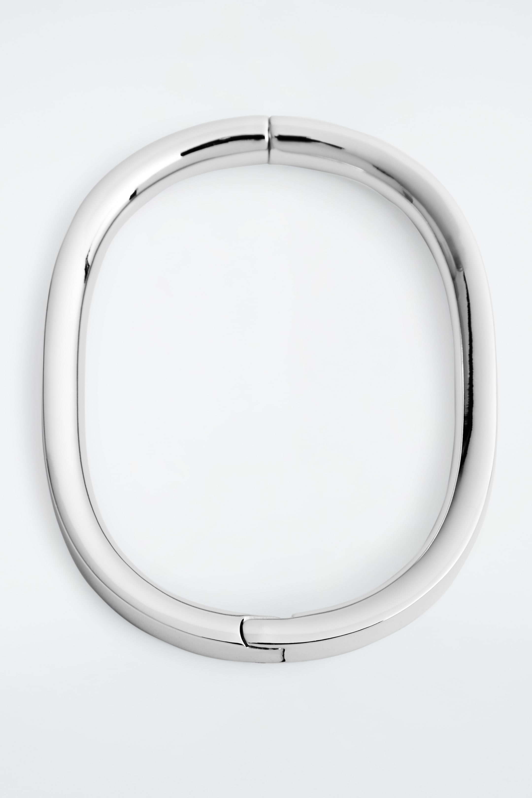 Προβολή μεγαλύτερης εικόνας: RECYCLED BRASS HINGED BANGLE - SILVER - Ladies | H&M GR 1