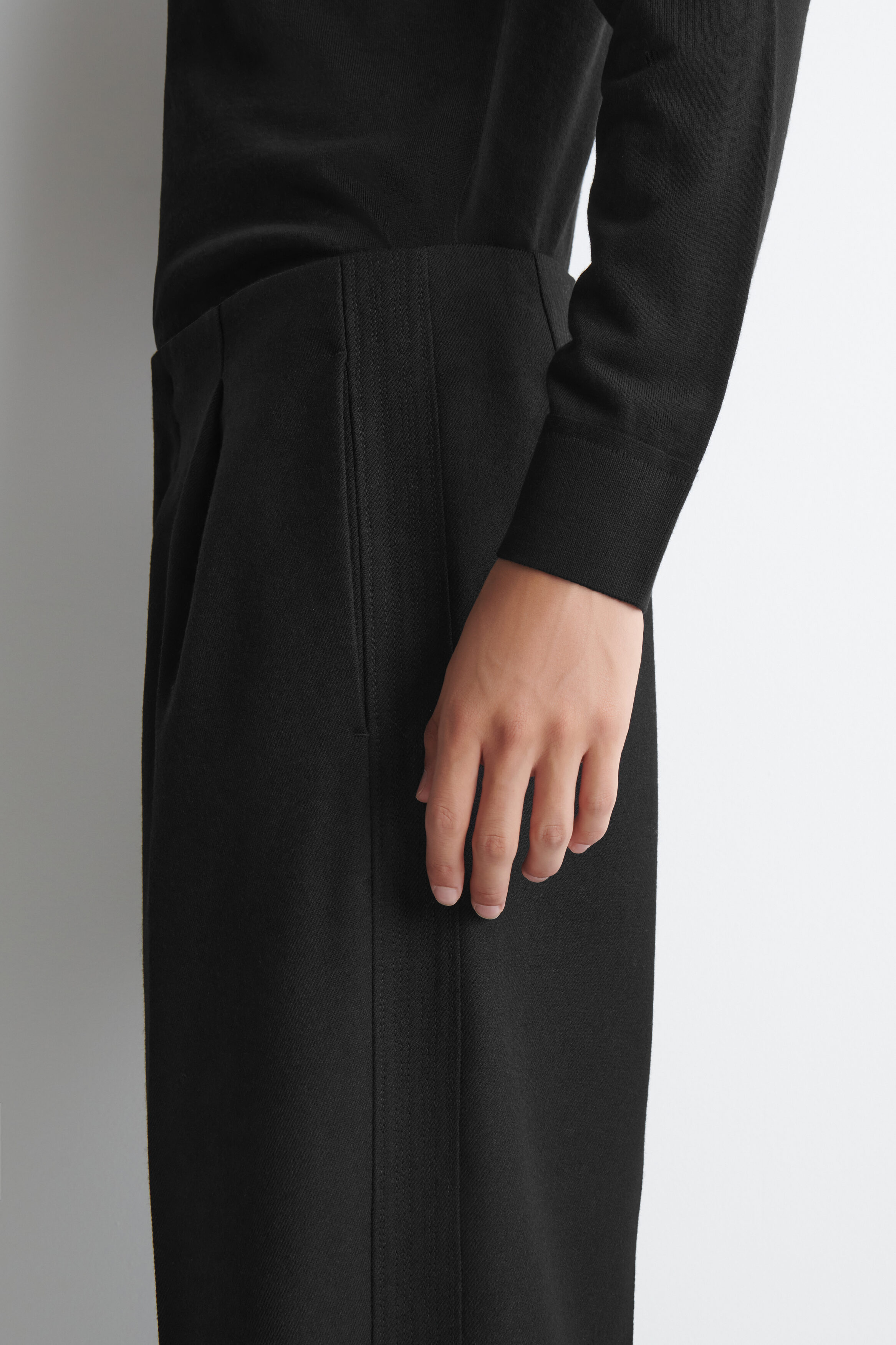 WOOL REGULAR-FIT BARREL-LEG TUXEDO PANTS - thumbnail 4