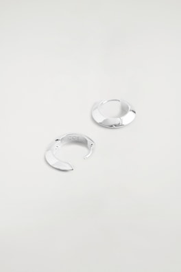 FACETED MINI HOOP EARRINGS — SILVER 3
