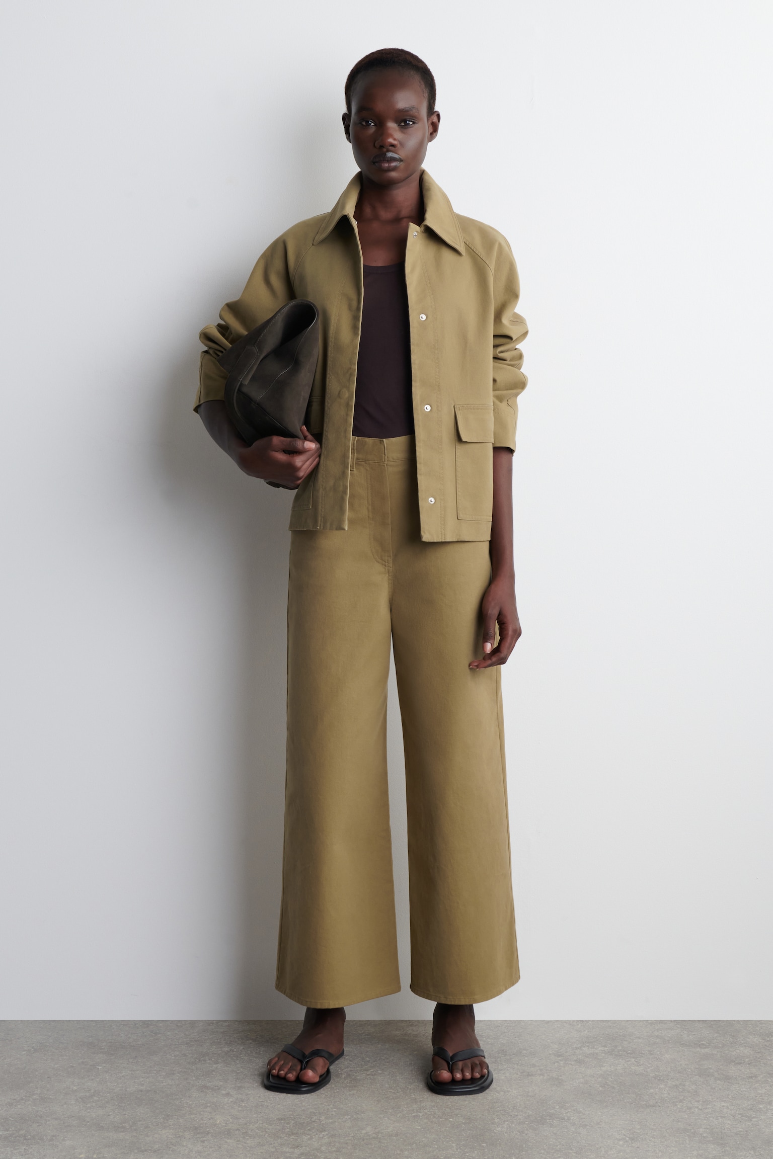 PANTALON LARGE COURT EN COTON - CAMEL/BLEU MARINE