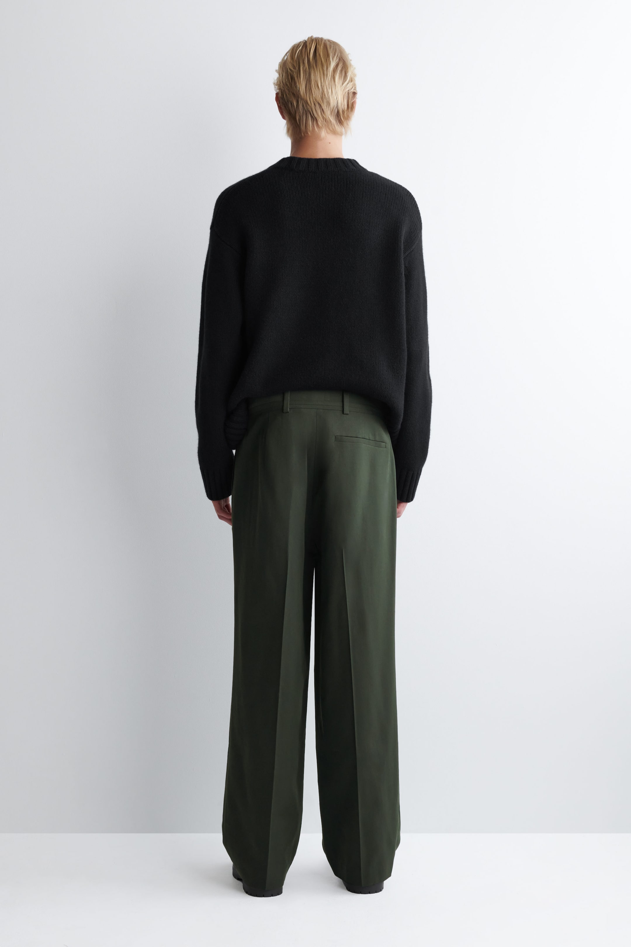 PLEATED WIDE-LEG PANTS