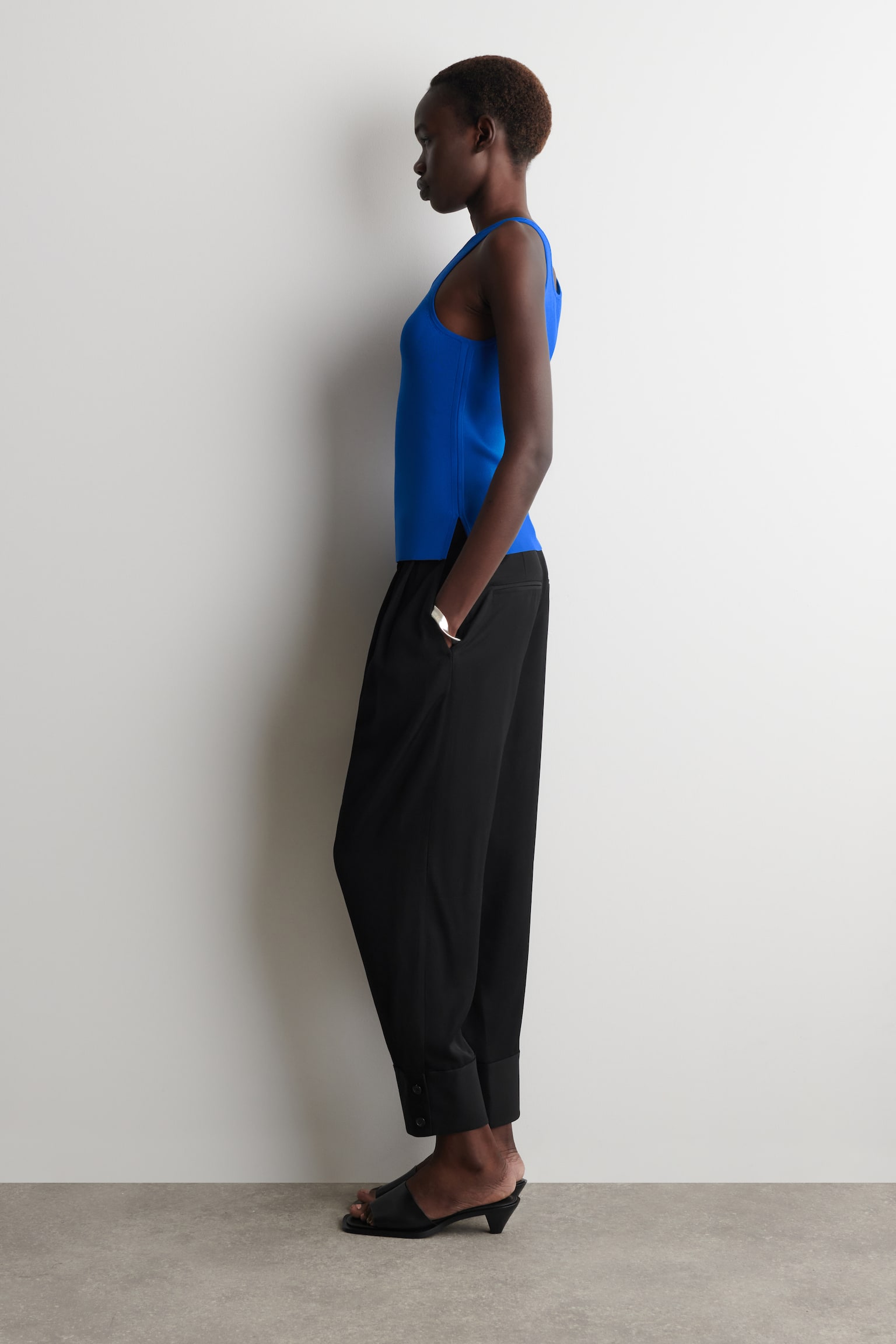 KNITTED SCOOP-NECK TANK TOP - 4