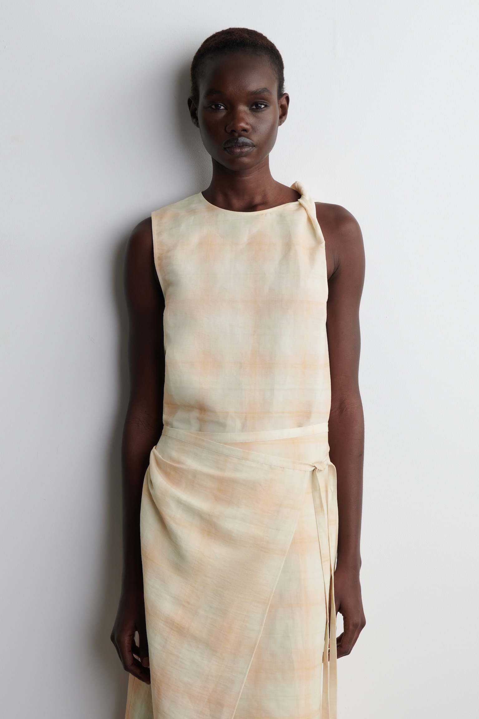 CHECKED TWISTED-SHOULDER TOP - APRICOT/KARIERT