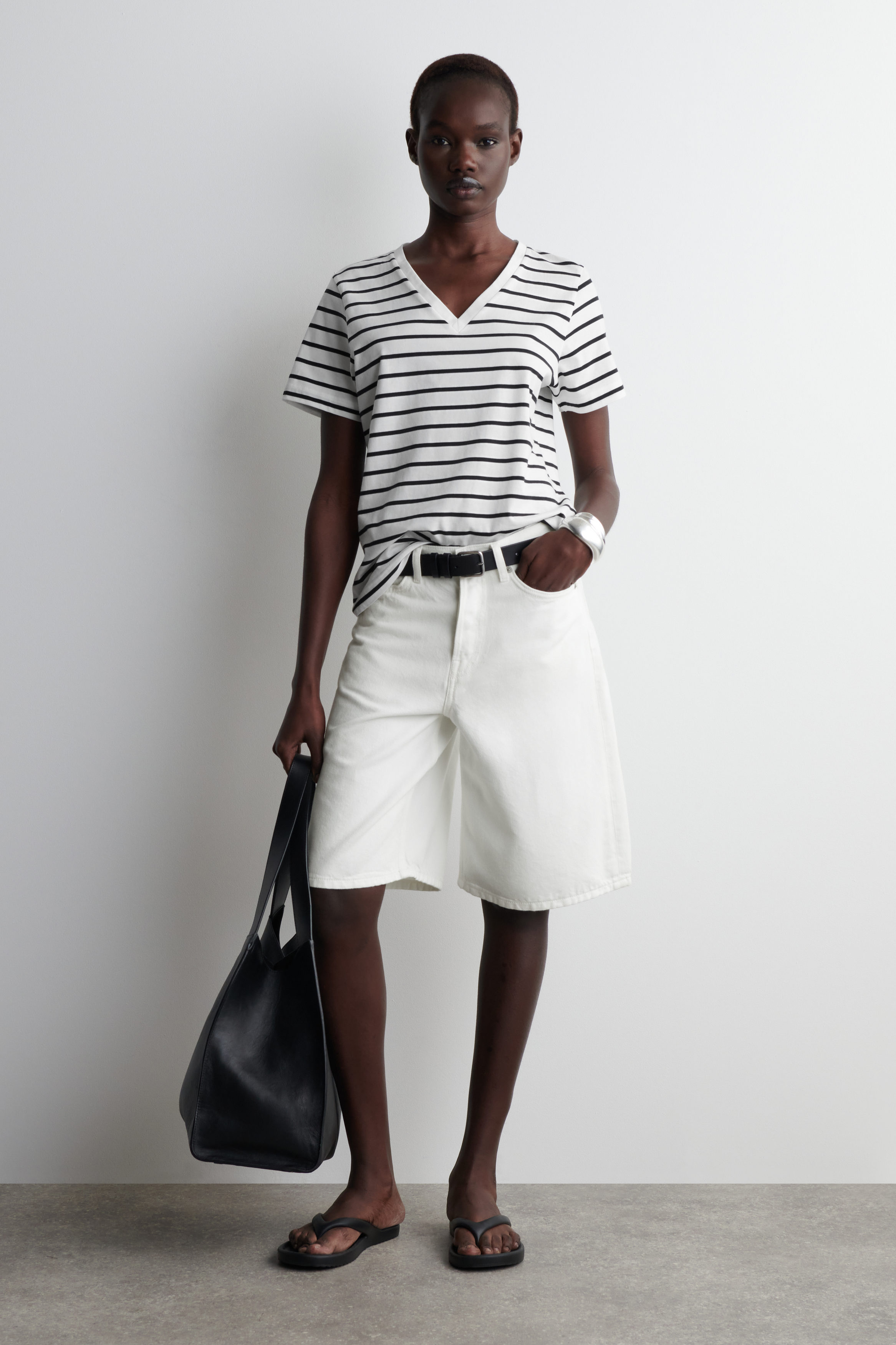 V-NECK COTTON T-SHIRT - WHITE / STRIPED | COS