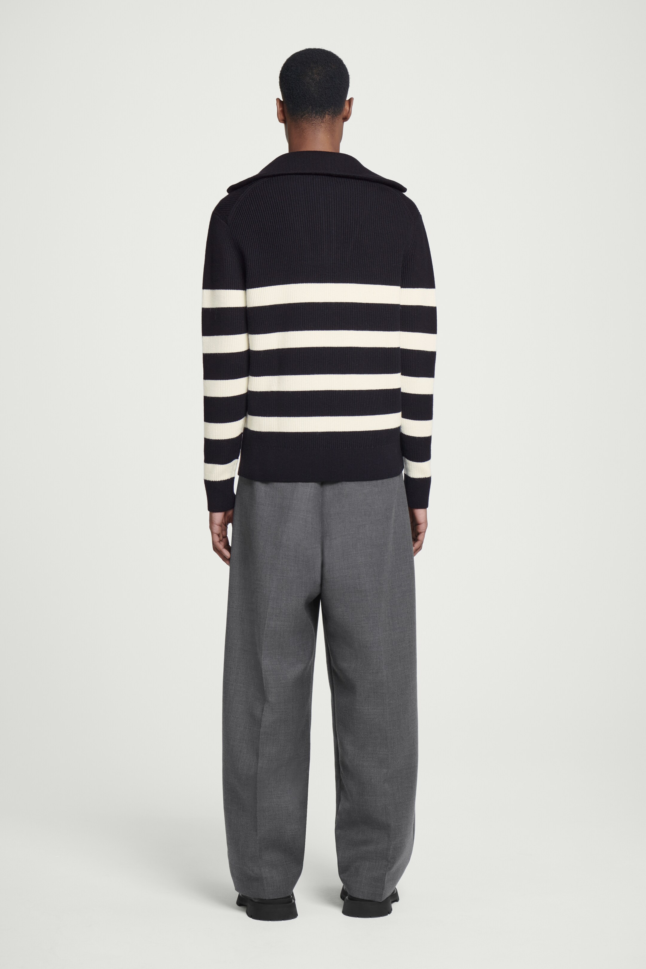 Grösseres Bild ansehen: PULLOVER AUS WOLL-BAUMWOLL-MIX MIT REISSVERSCHLUSS - SCHWARZ/CREME/GESTREIFT - HERREN | H&M CH 6