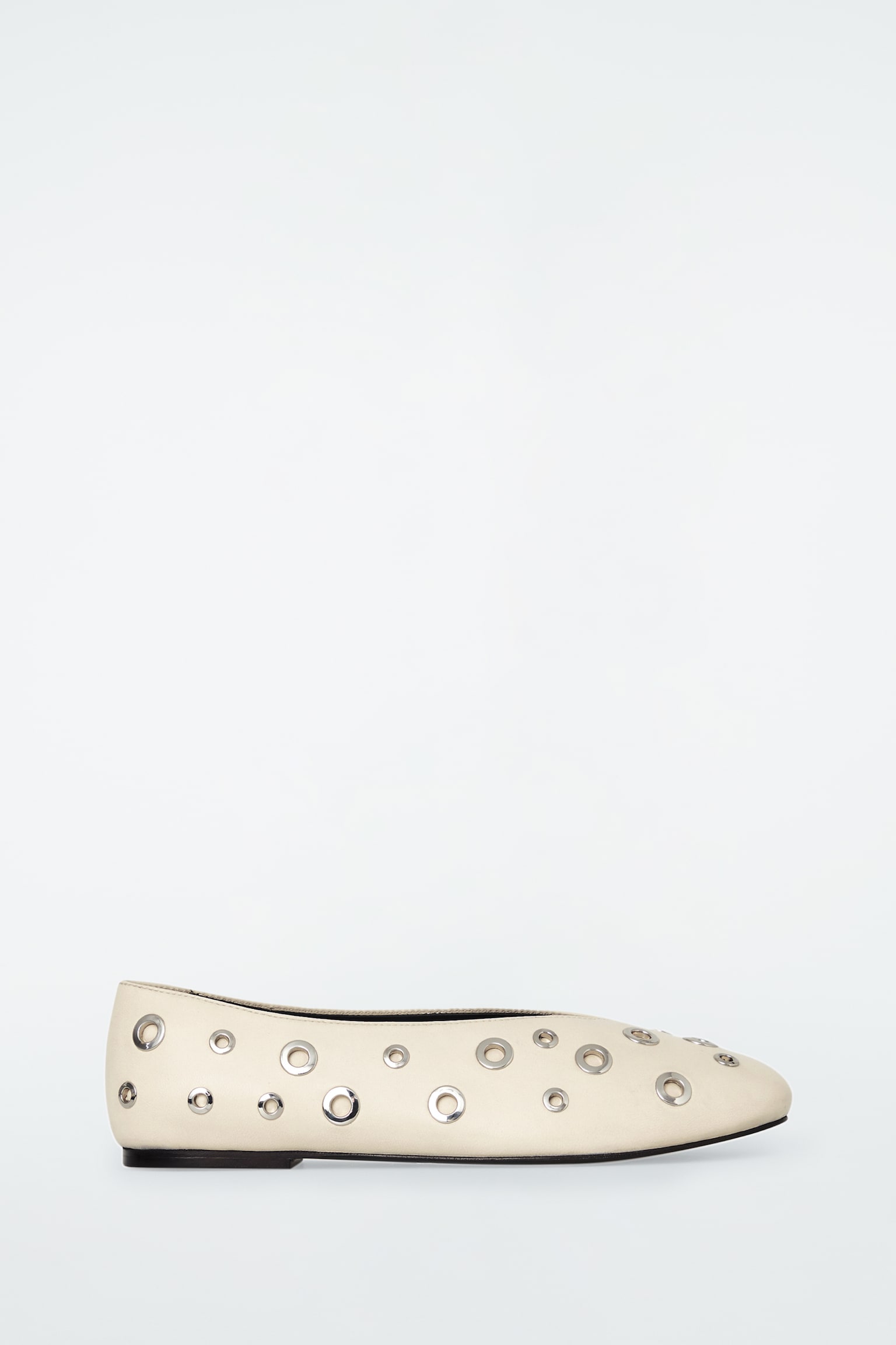 EYELET LEATHER BALLET FLATS - OFF WHITE/BLACK