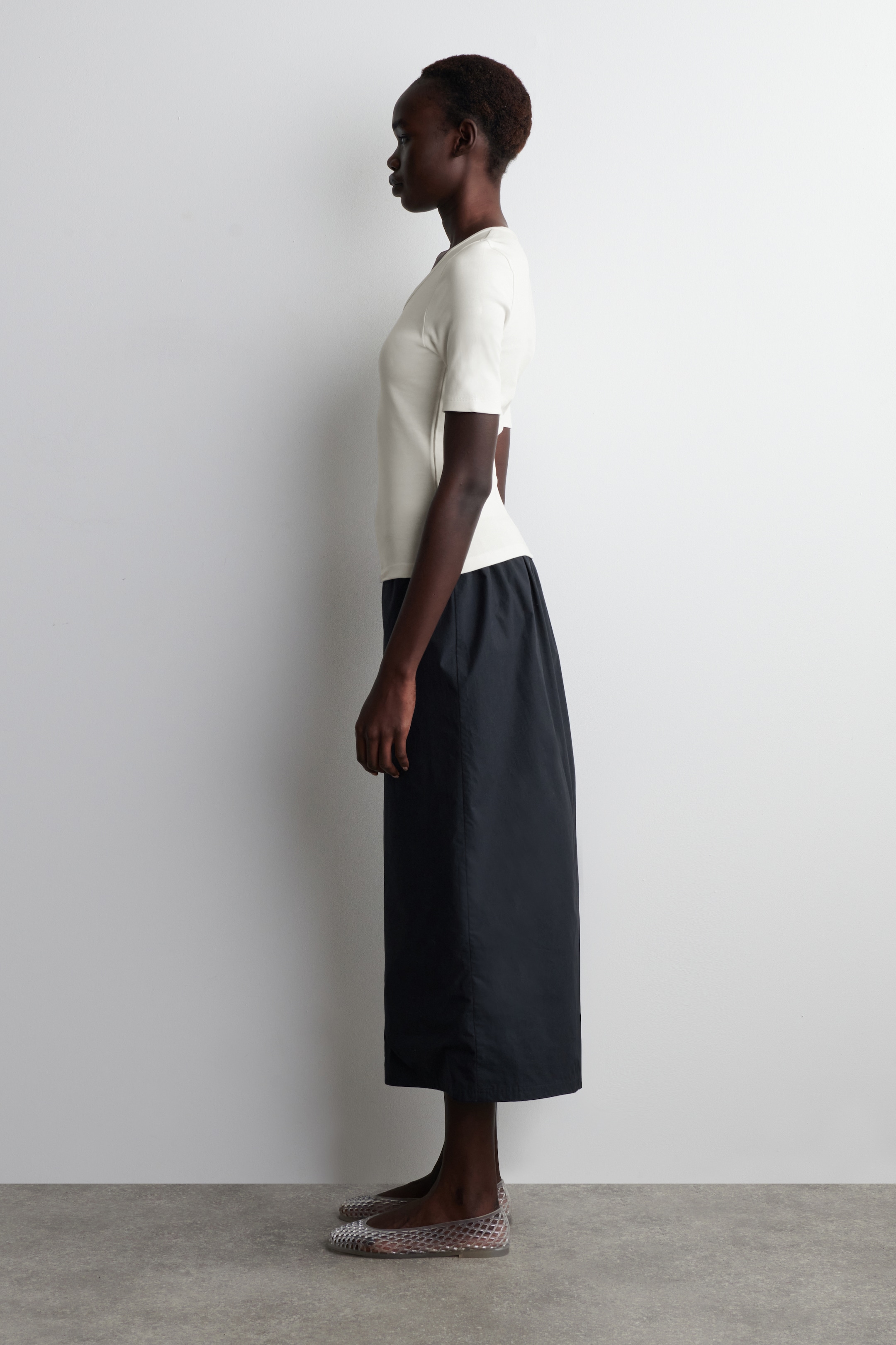 Agrandir l'image: T-SHIRT SLIM À ENCOLURE DÉGAGÉE EN COTON - ÉCRU - FEMME | H&M CH 3