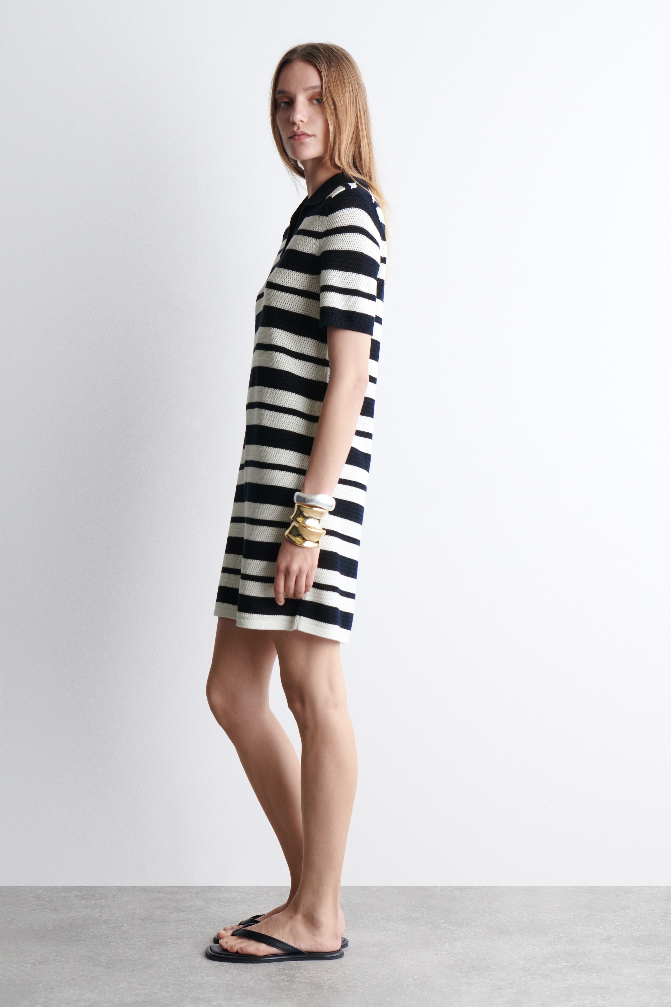 Agrandir l'image: ROBE COURTE FAÇON POLO EN MAILLE AJOURÉE - BLANC / RAYURES - FEMME | H&M FR 2