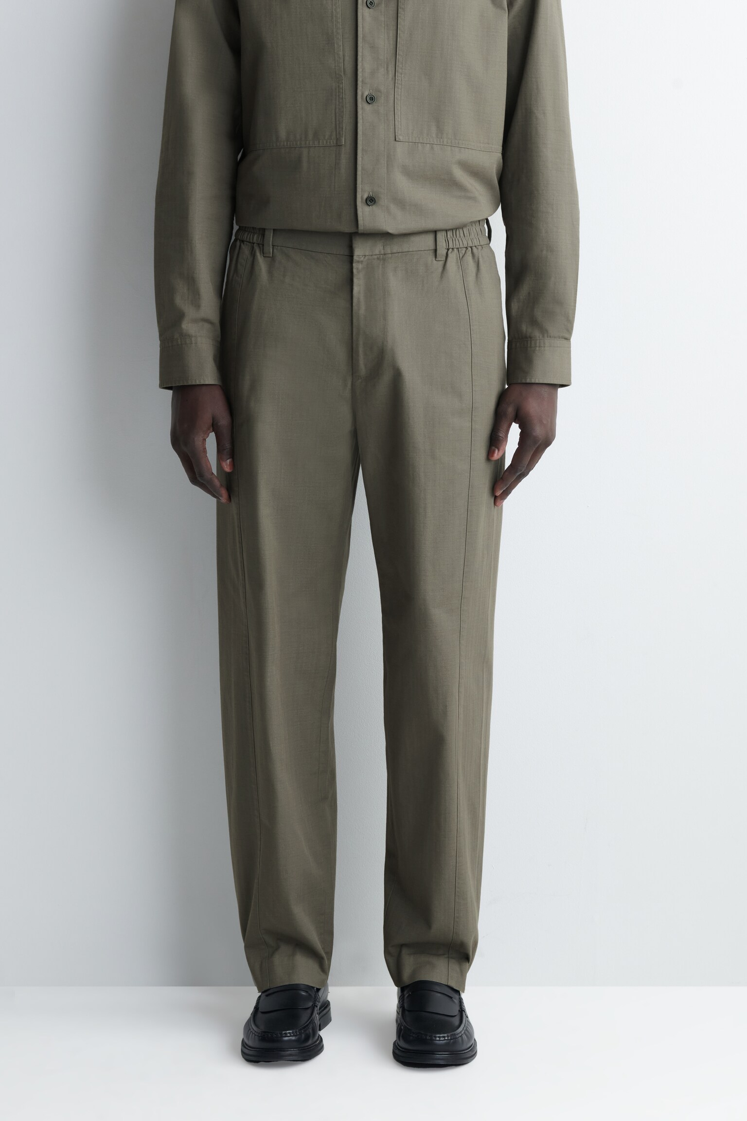 HOSE AUS BAUMWOLLE MIT GERADEM BEIN - DUNKLES KHAKI - 3