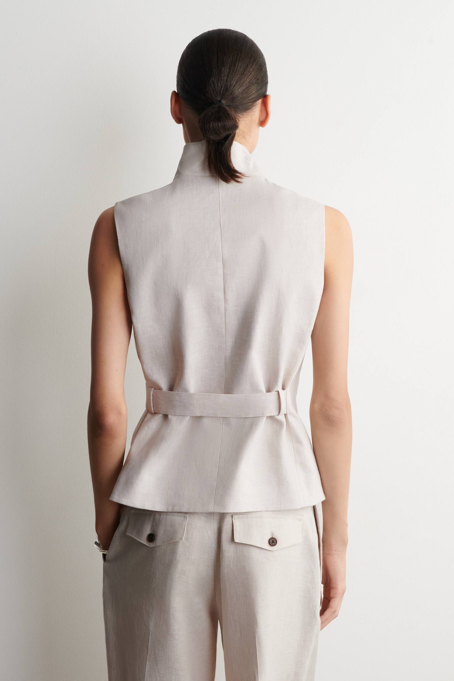 CHALECO DE LINO CON CUELLO CHAL Y CINTURÓN - BEIGE CLARO JASPEADO - 7